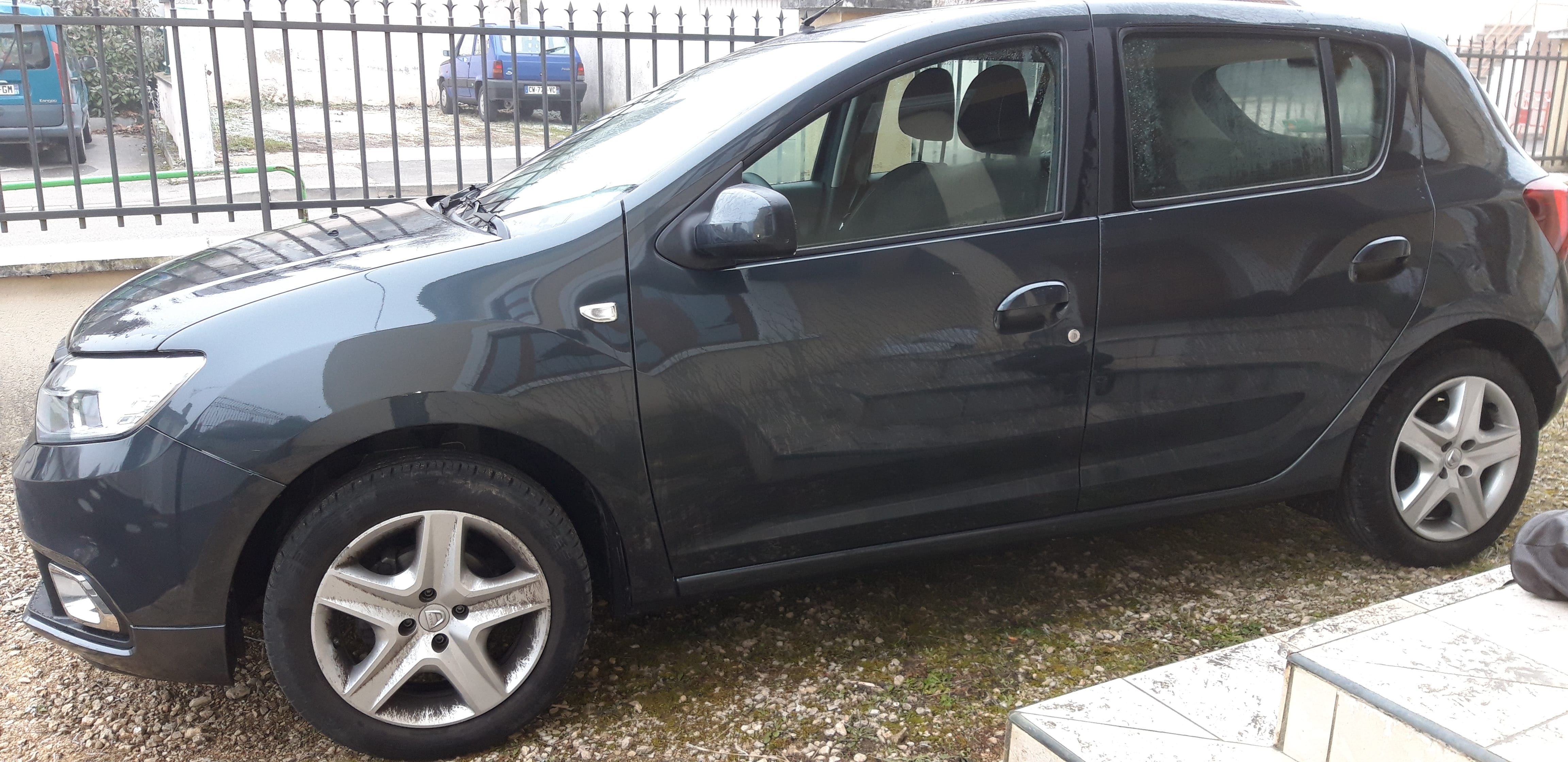 Dacia Sandero avec Entrée audio / iPod