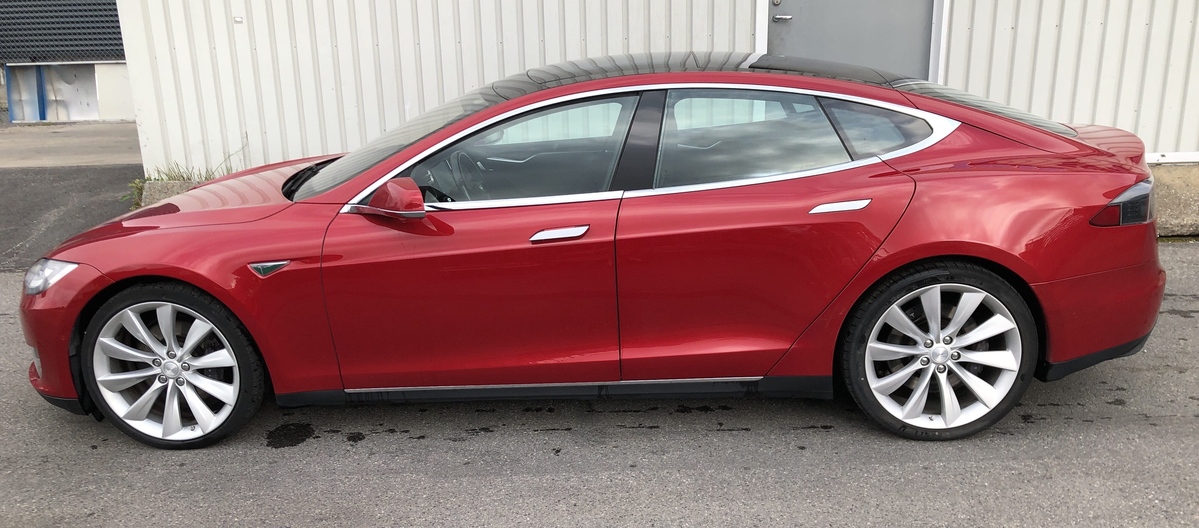 Tesla Model S 85D med Aircondition