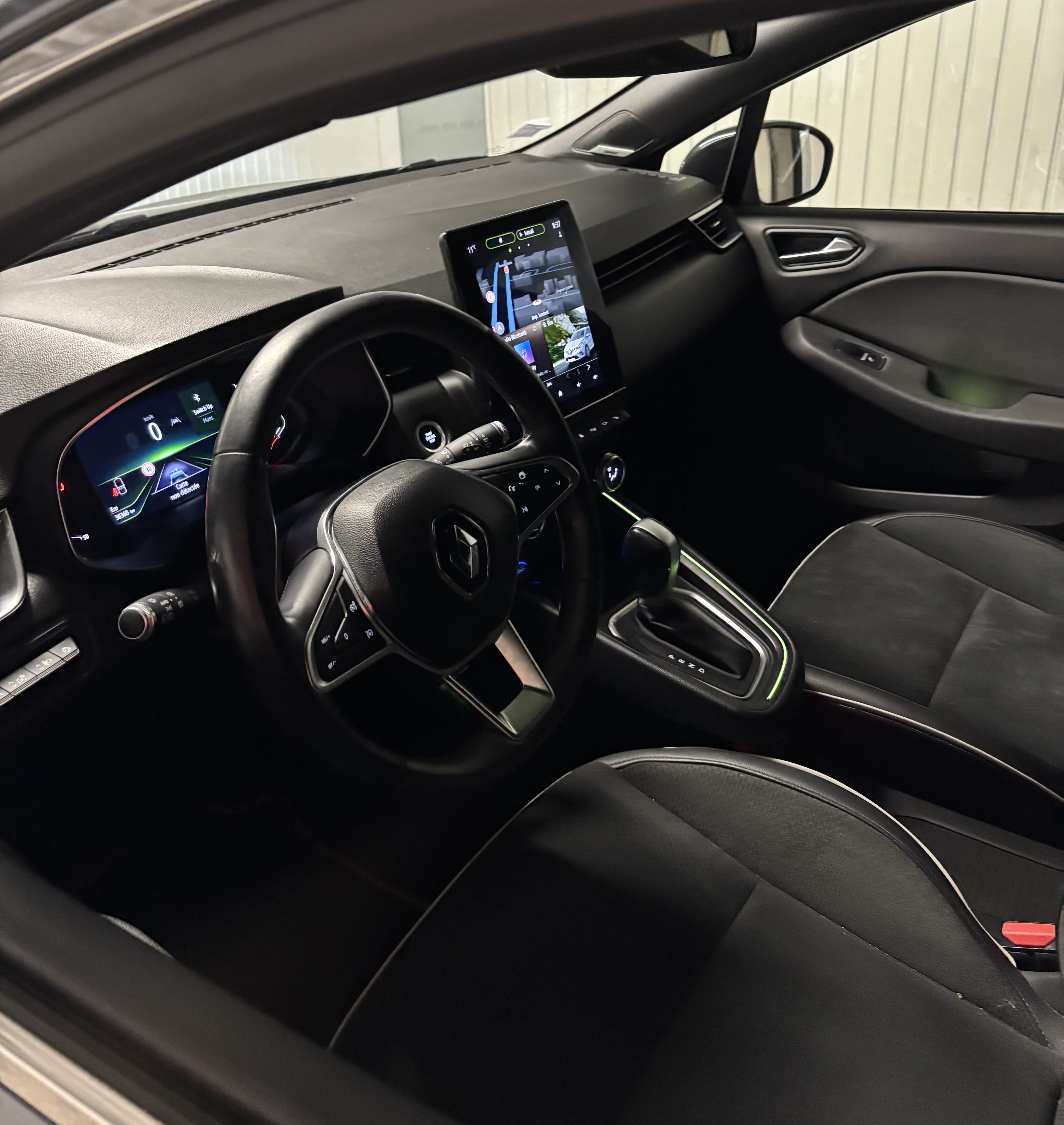 Renault Clio E-tech  Full options avec Siège bébé