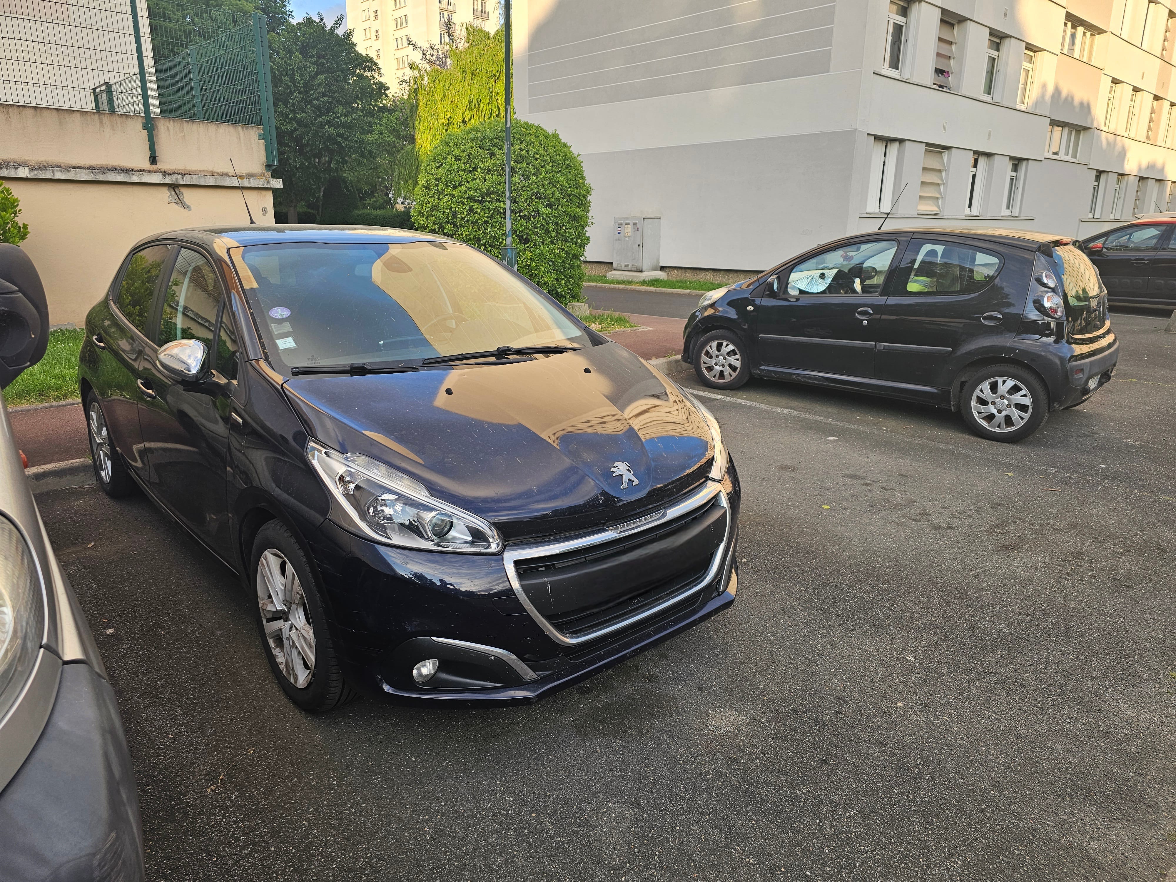 Peugeot 208 1.2 essence avec Android Auto