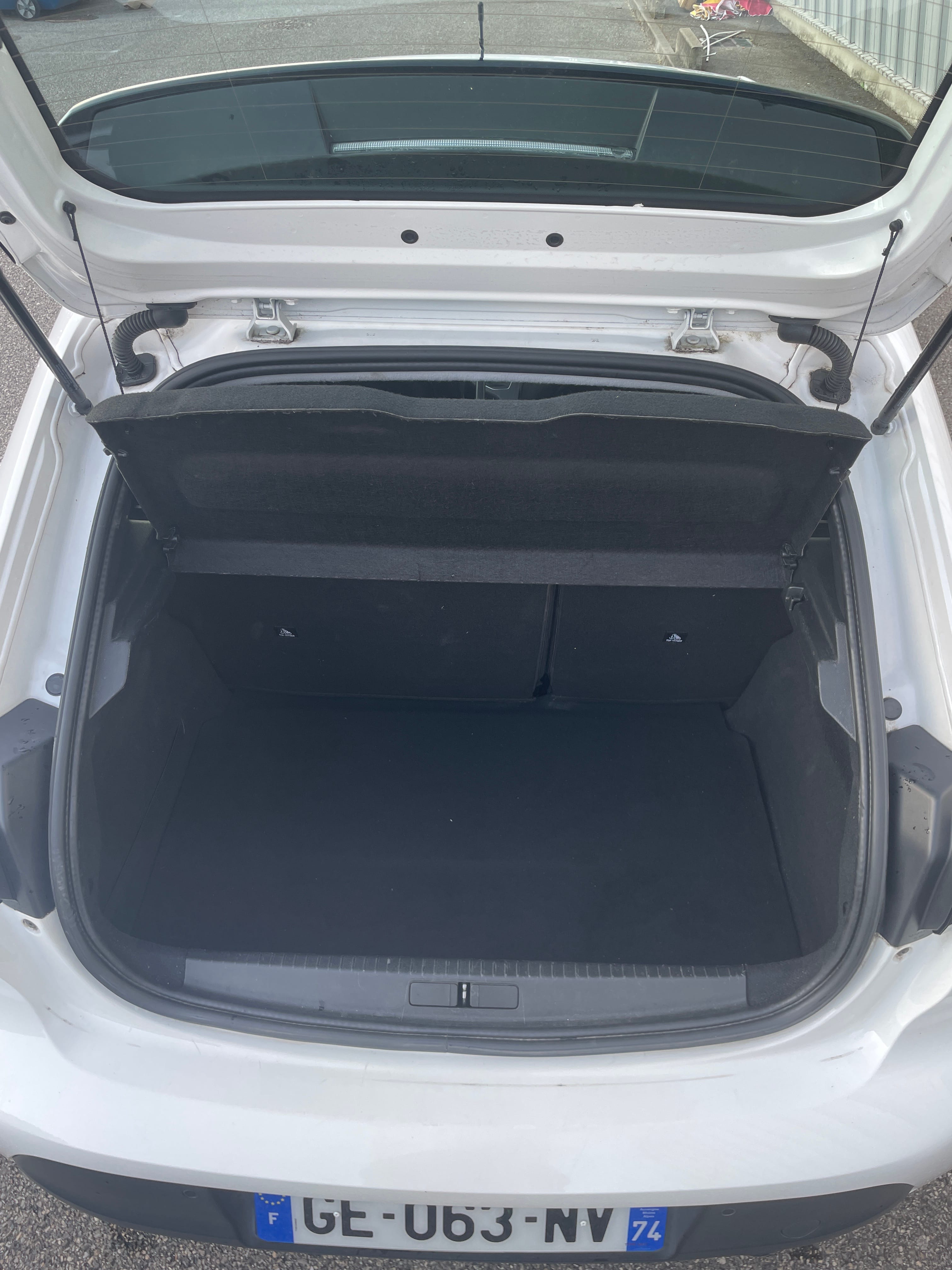 Peugeot 208 avec Port USB