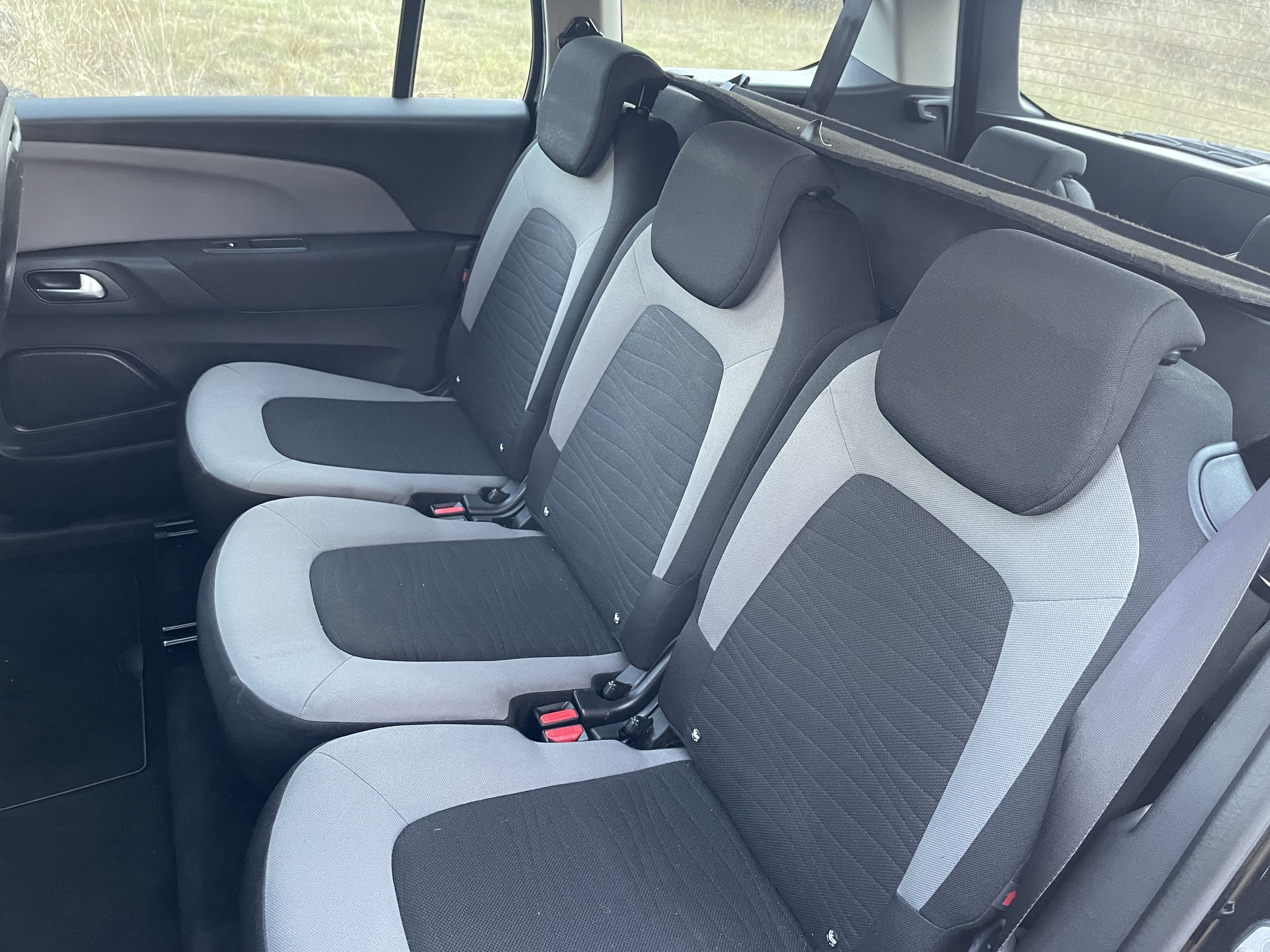 Citroen C4 Grand Picasso  II 1.6 e-HDi boite auto 114 cv Aéroport et Gare de Bordeaux (réf DP677) avec Porte-vélos