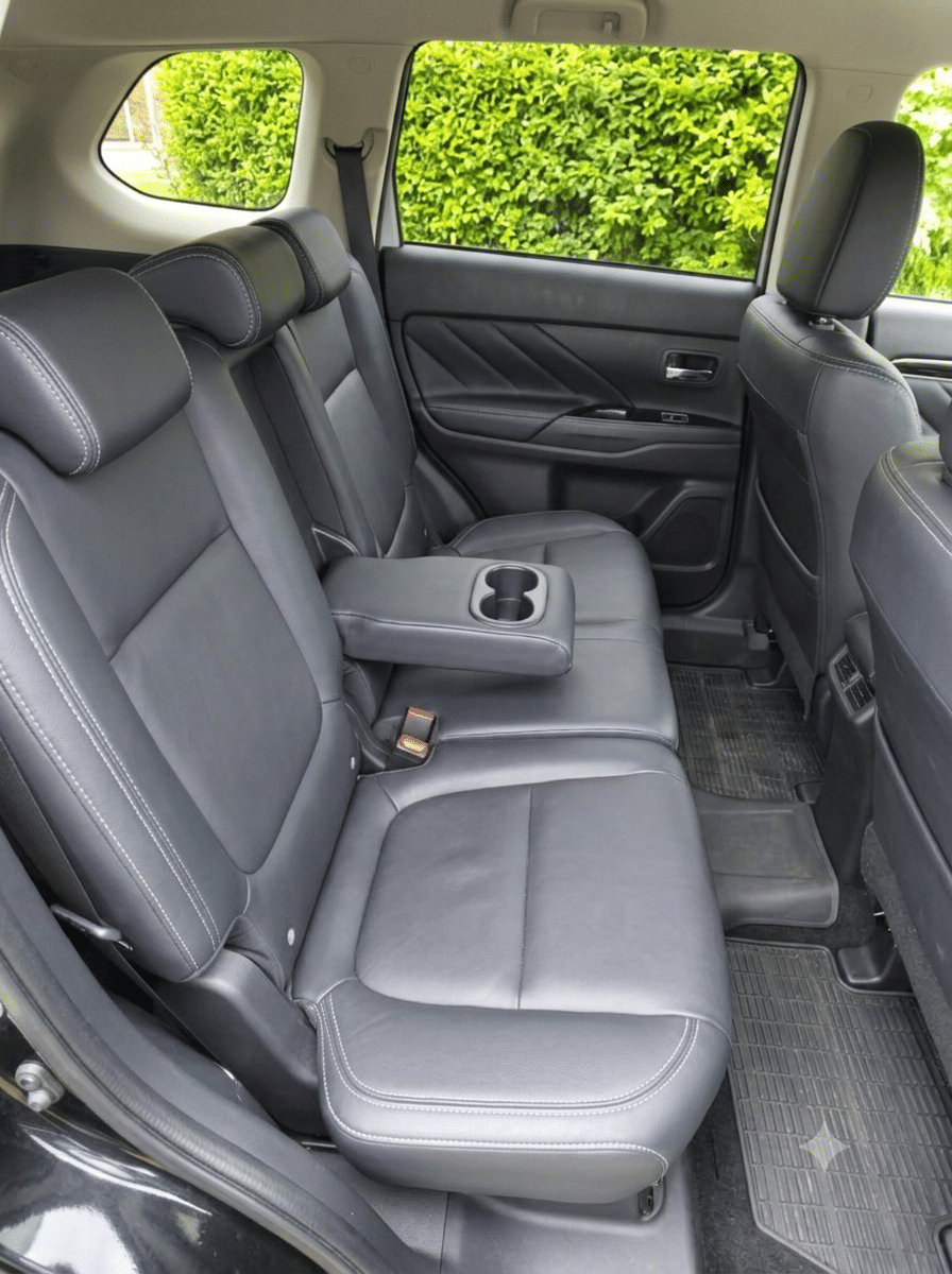 Mitsubishi Outlander Hybrid med Cruisekontroll