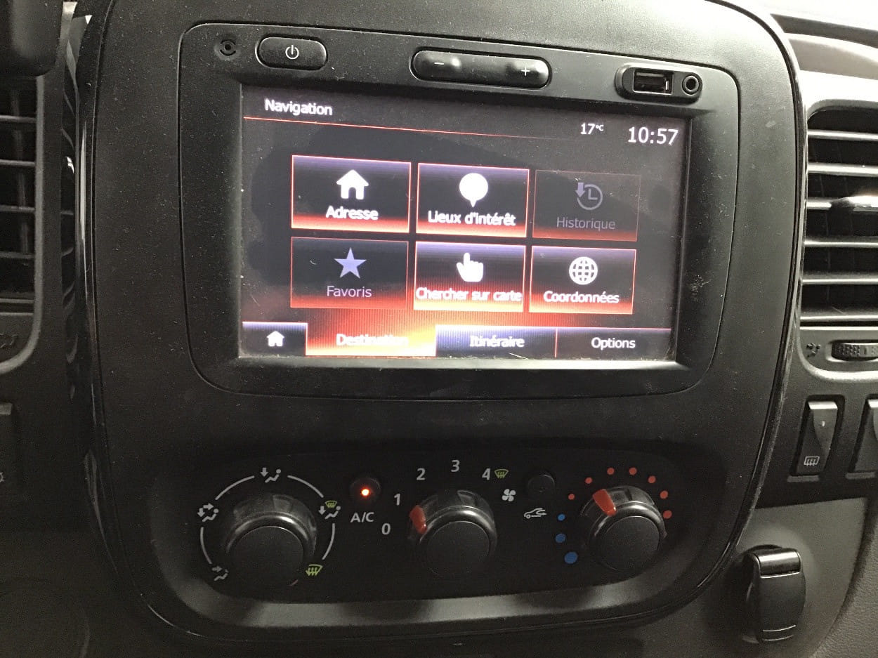 Opel Vivaro avec Entrée audio / iPod