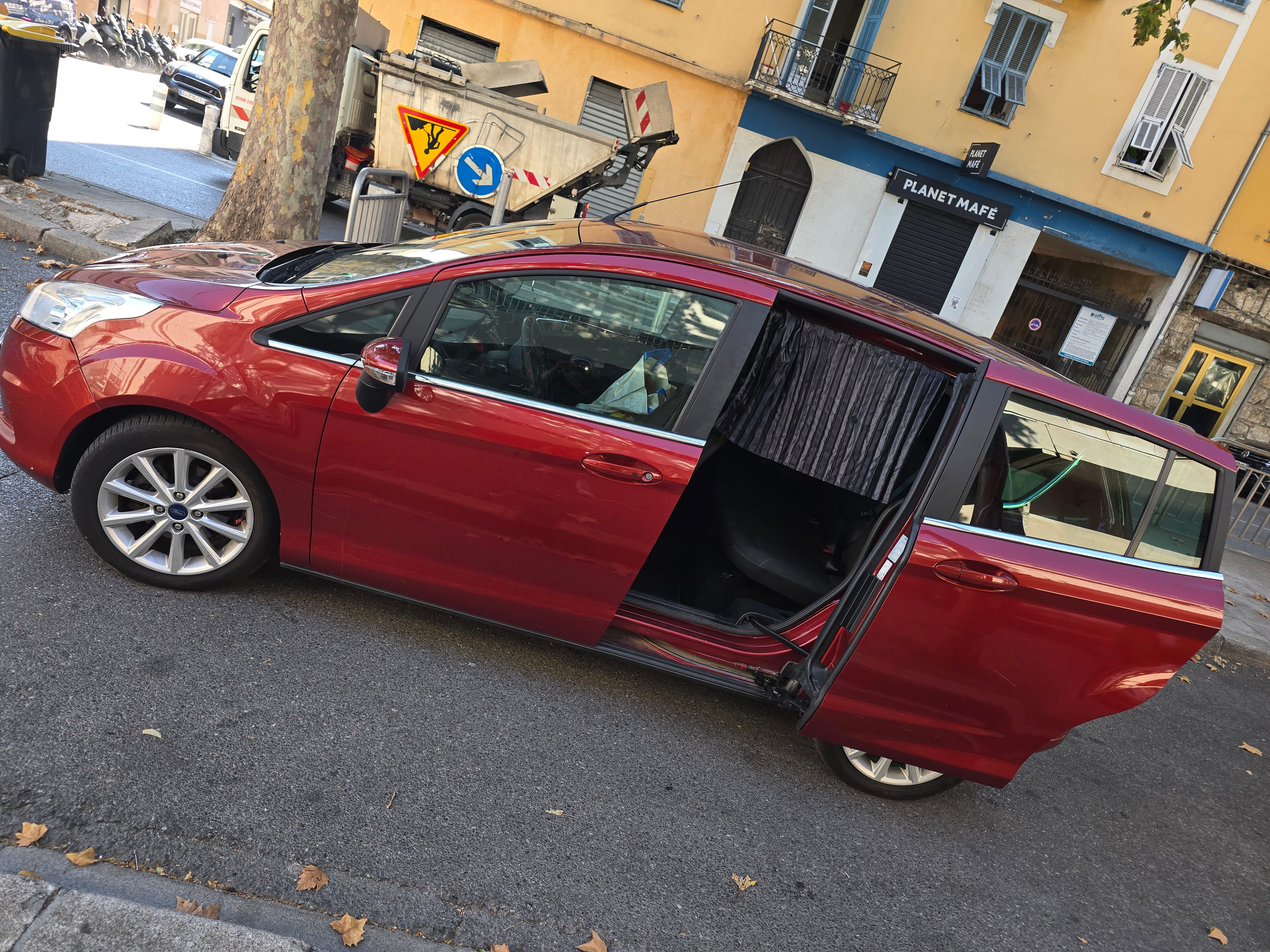 Ford B-Max avec Climatisation