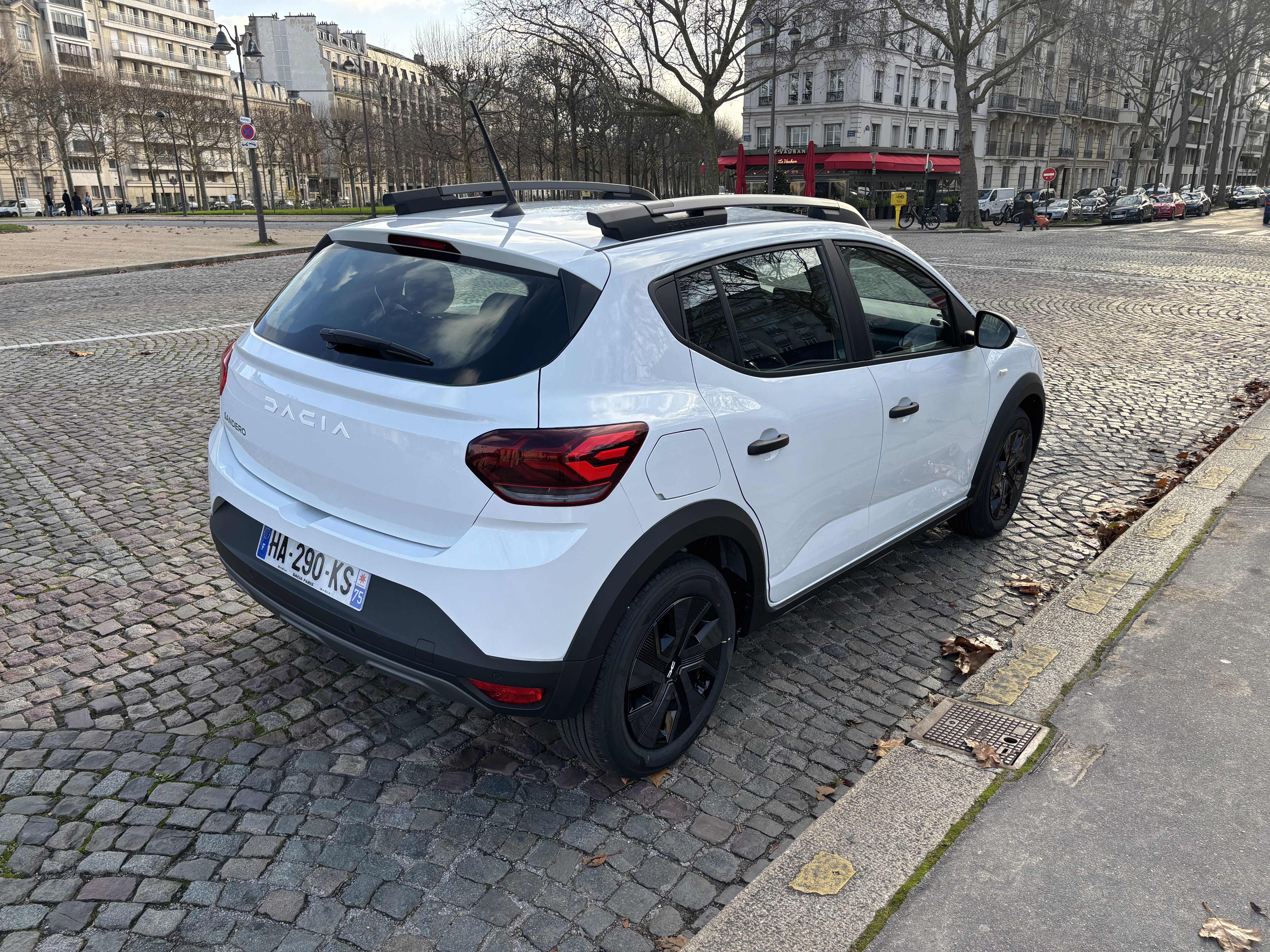 Dacia Sandero Stepway  90 cv / métro ligne 2 / Bluetooth avec GPS