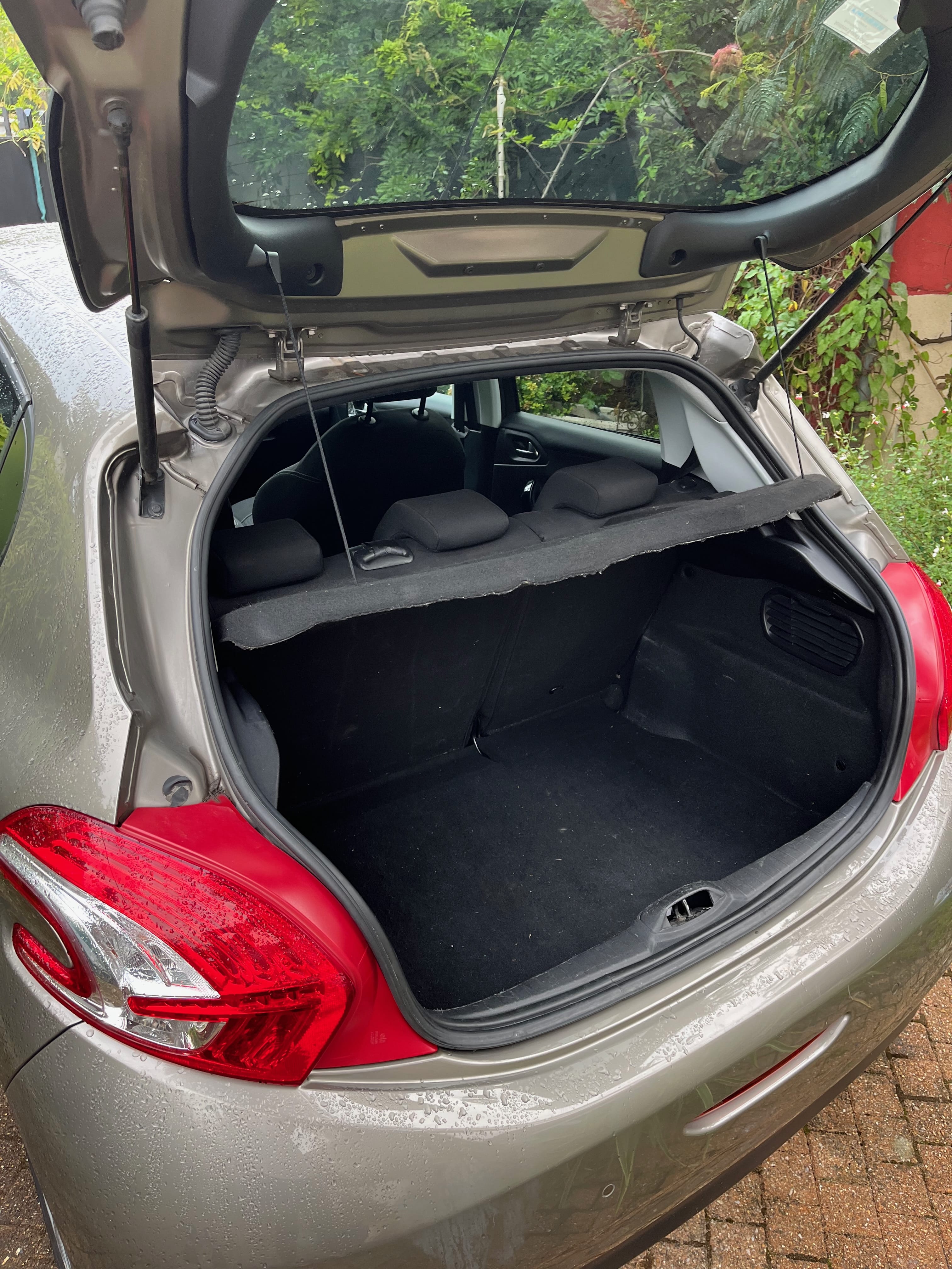 Peugeot 208 mit Audio-/iPod-Zugang