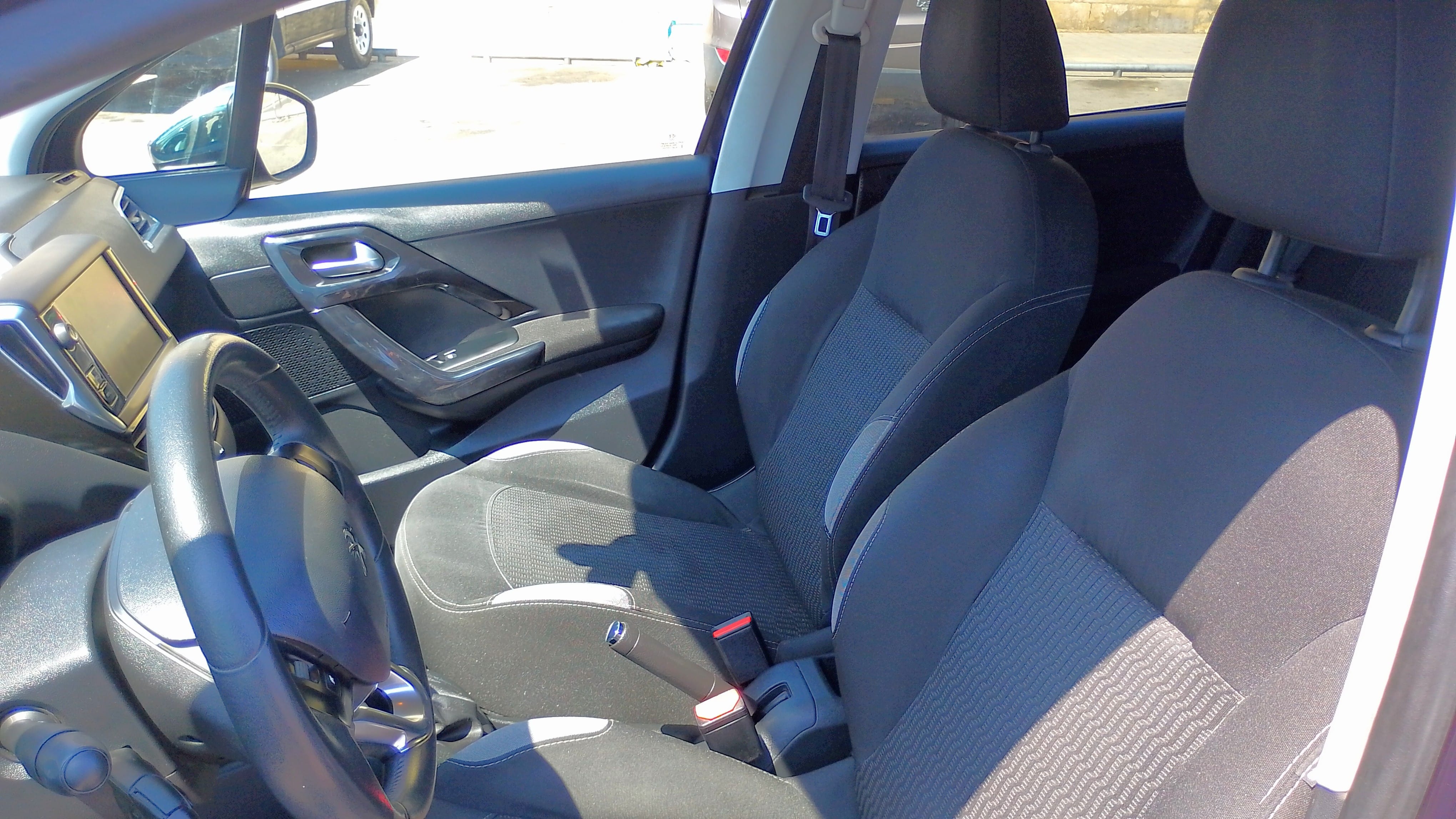 Peugeot 208 avec Apple CarPlay