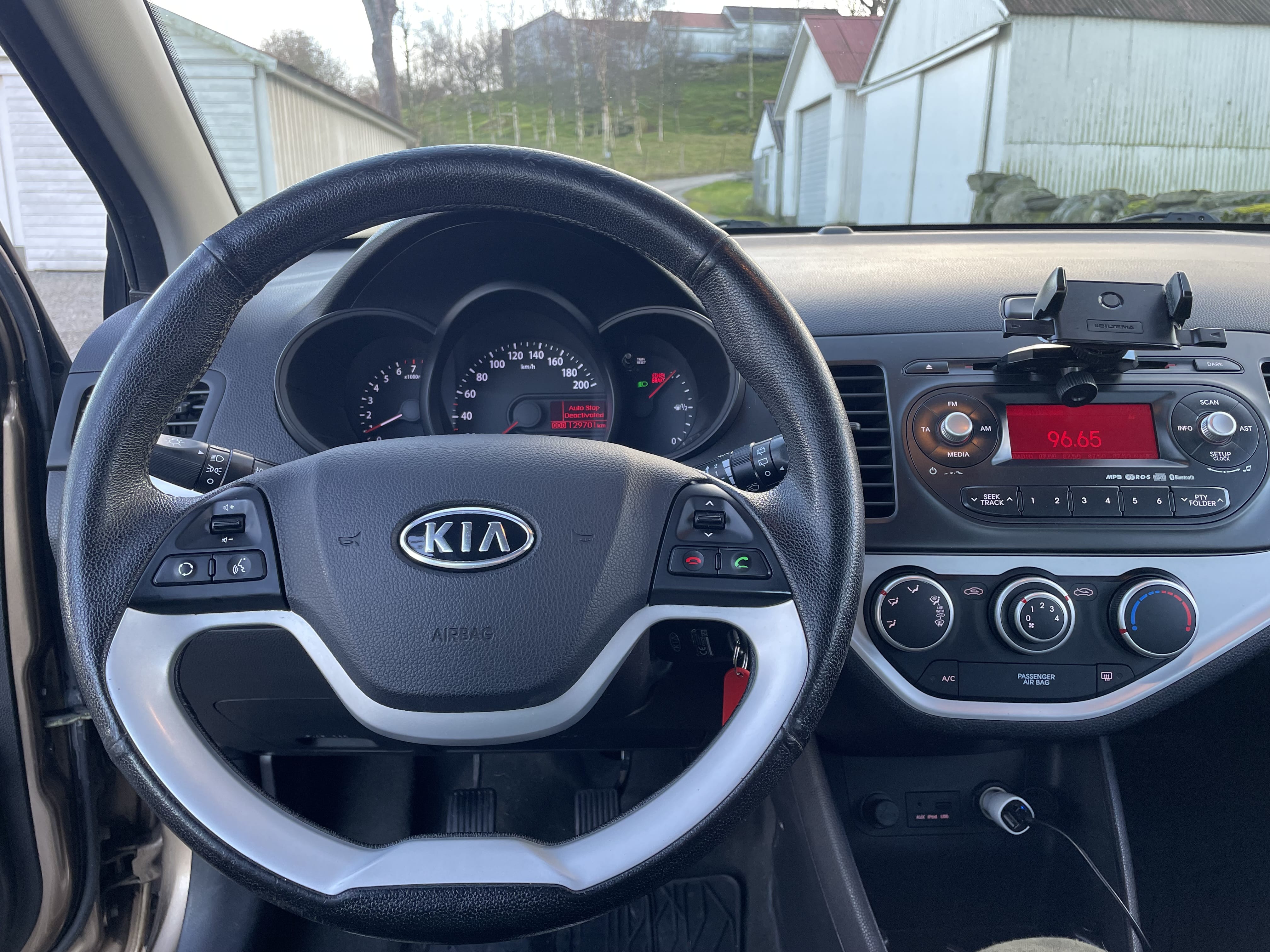 Kia Picanto (5 Seter) with Bluetooth audio
