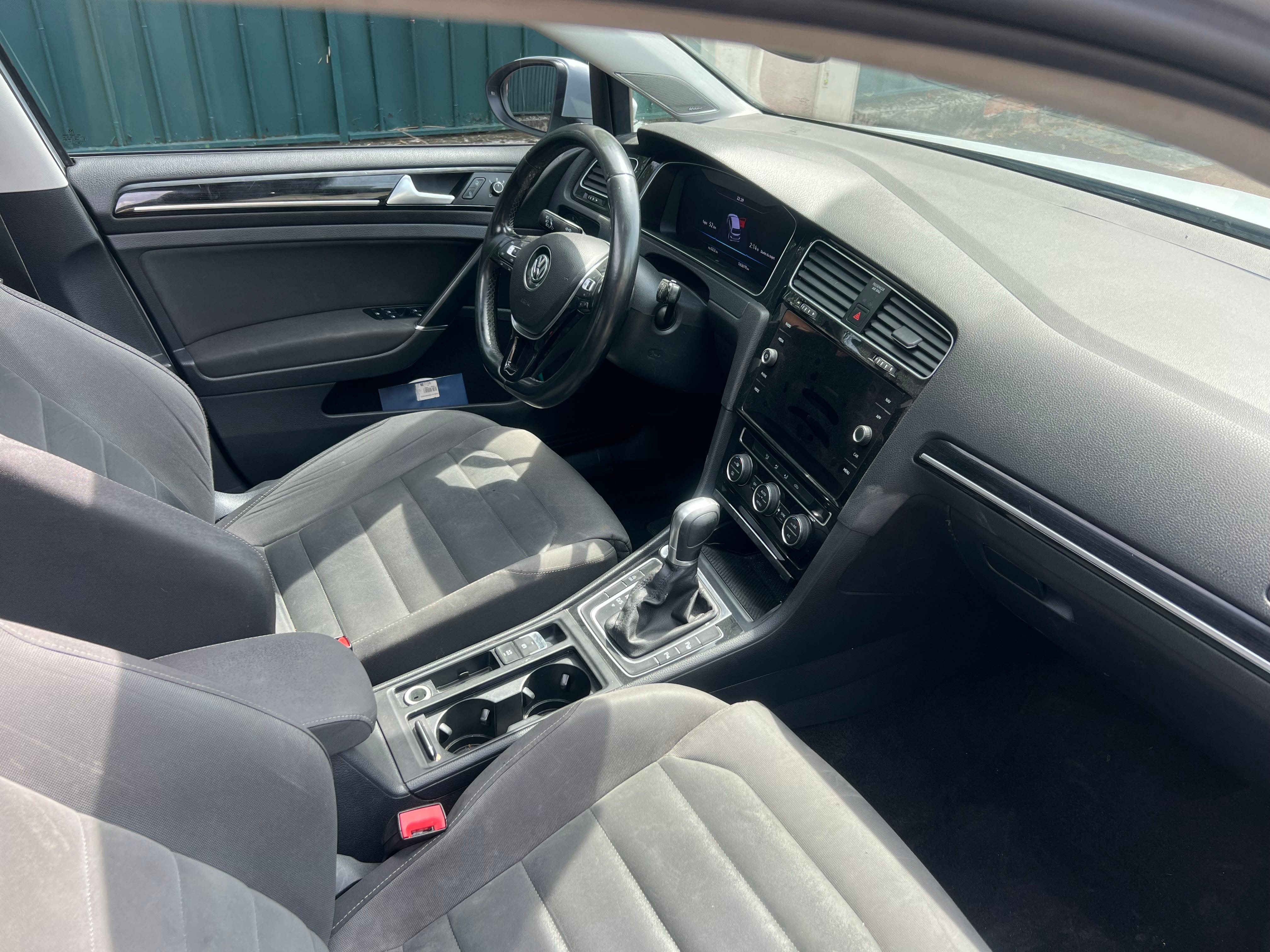 Volkswagen Golf R-LINE 150 avec Audio Bluetooth