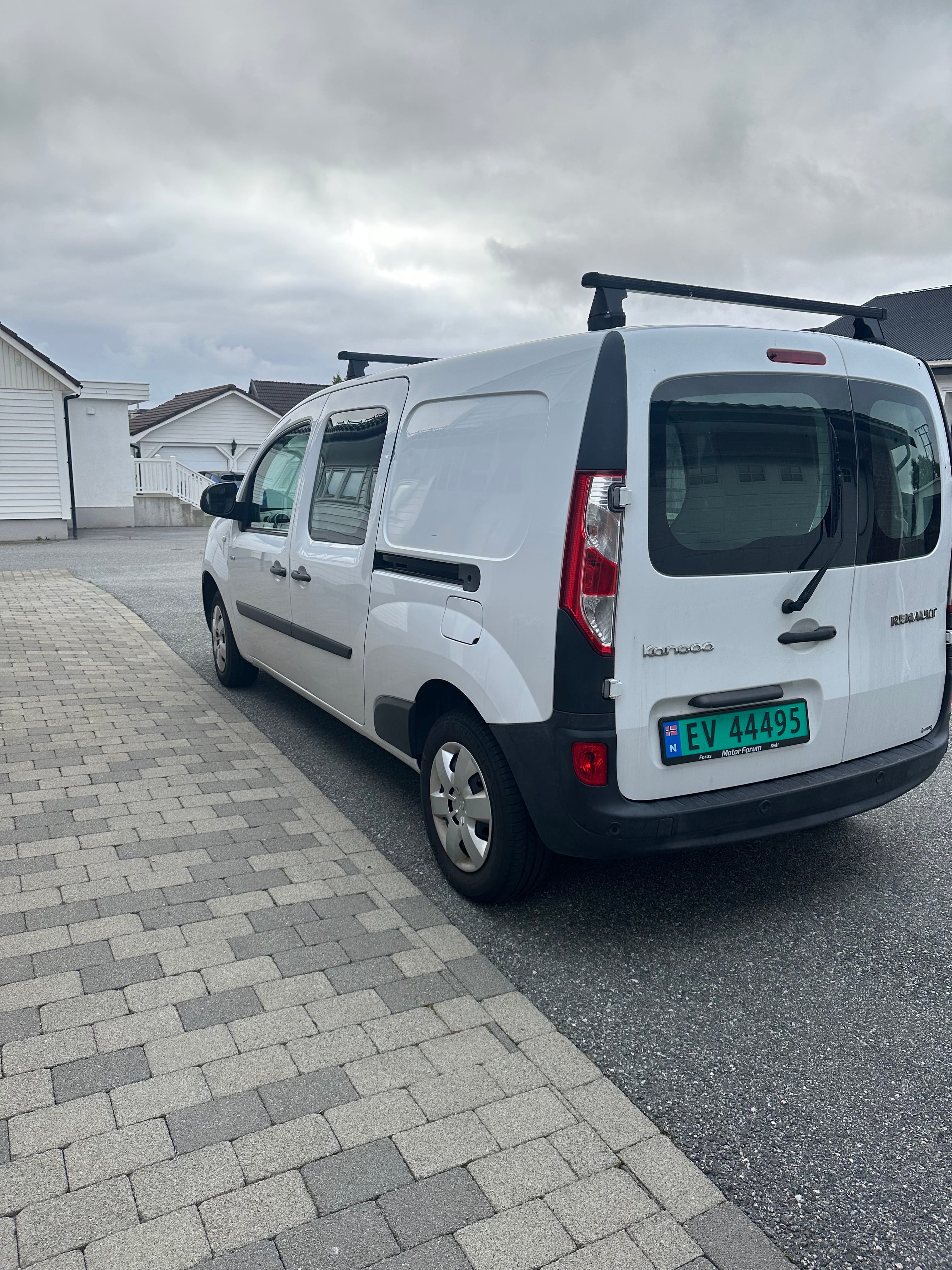Renault Kangoo Express ZE med Bluetooth audio