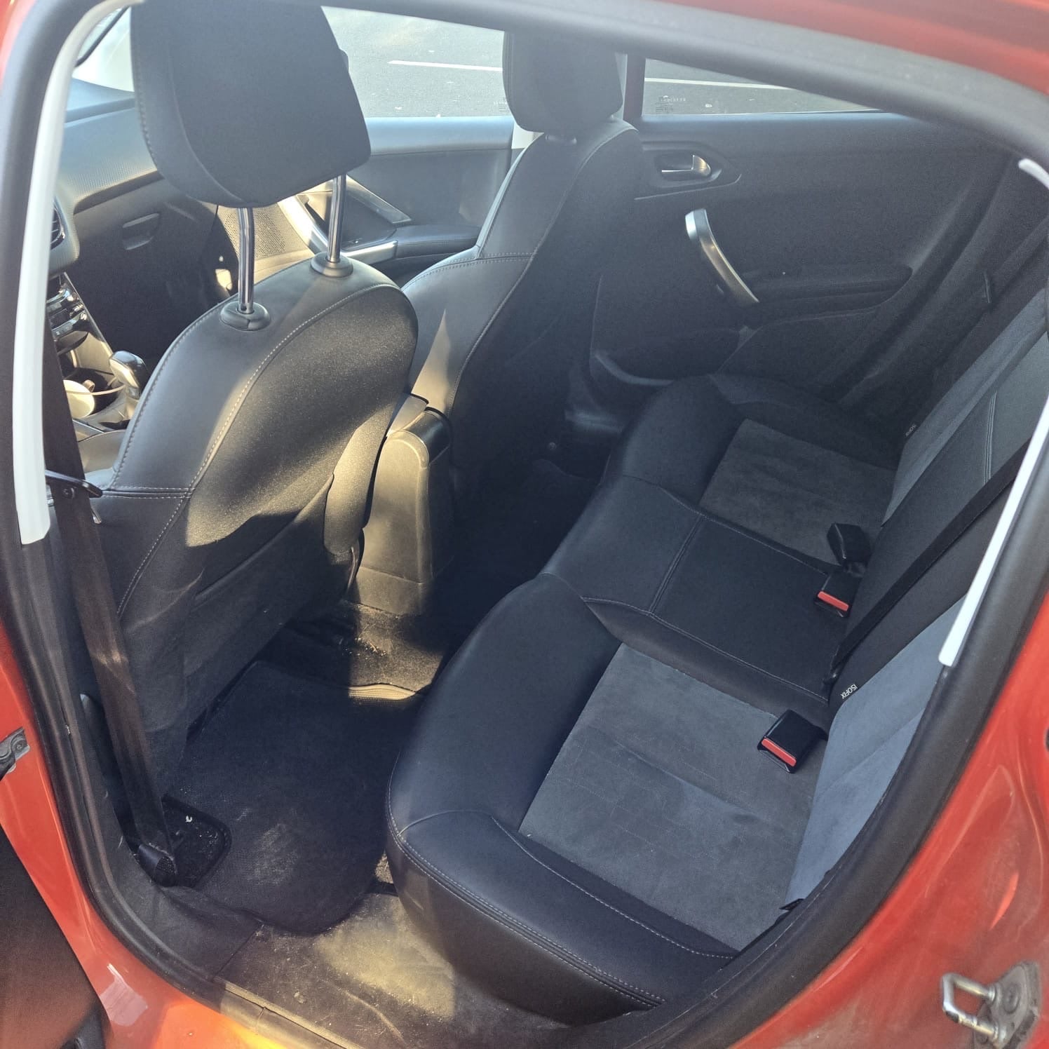 Peugeot 208 1.2 féline avec Apple CarPlay