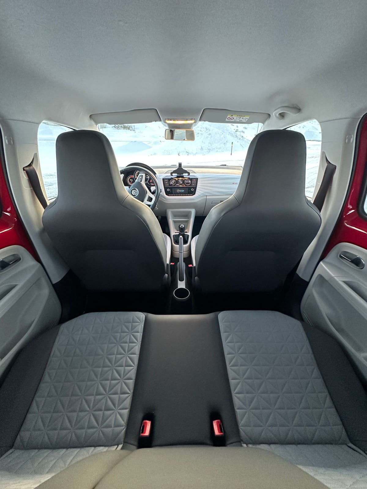 Volkswagen Up! Beats audio| spiked winter tires with Audio / iPod input