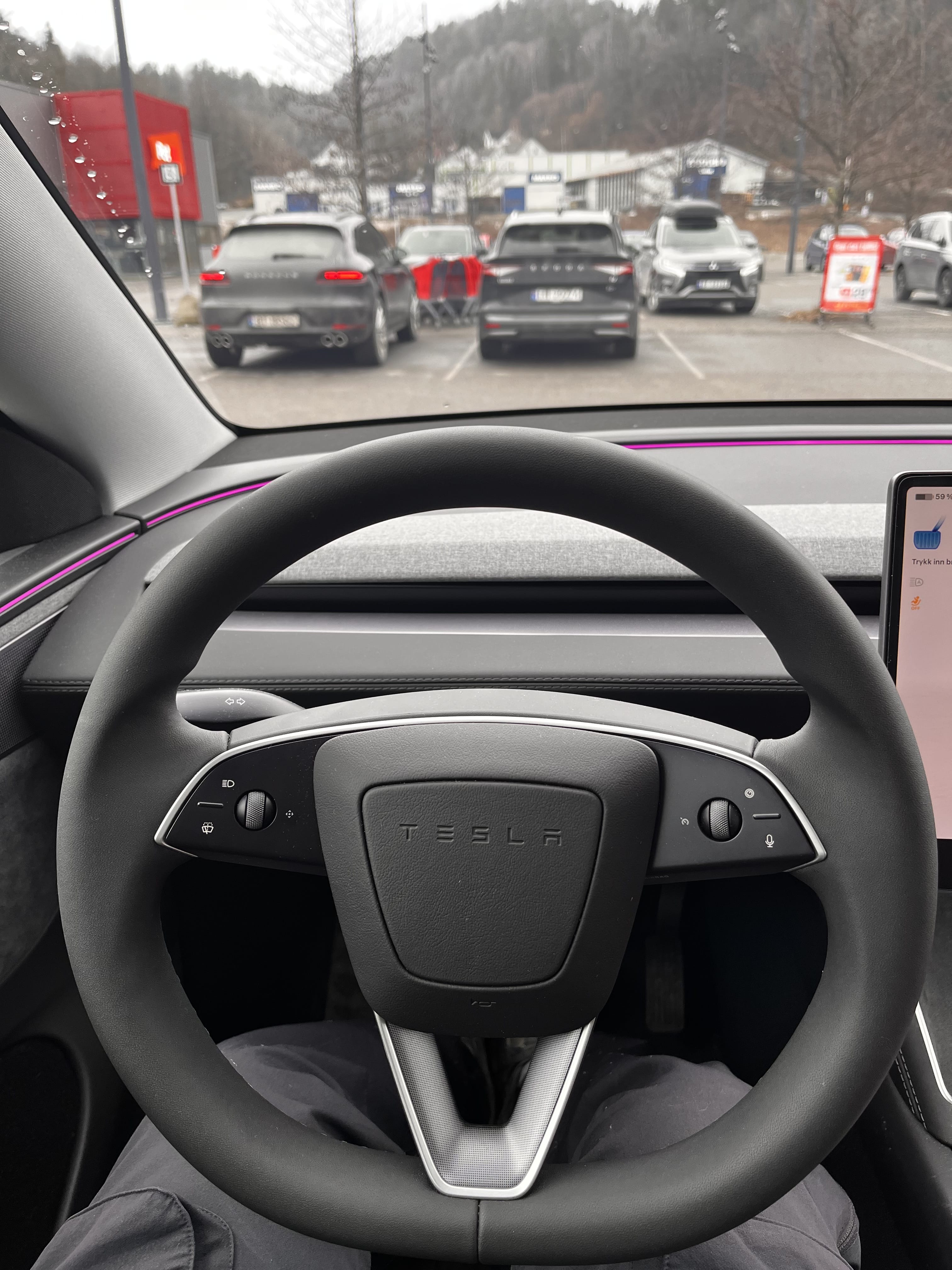Tesla Model Y Long Range med Cruisekontroll