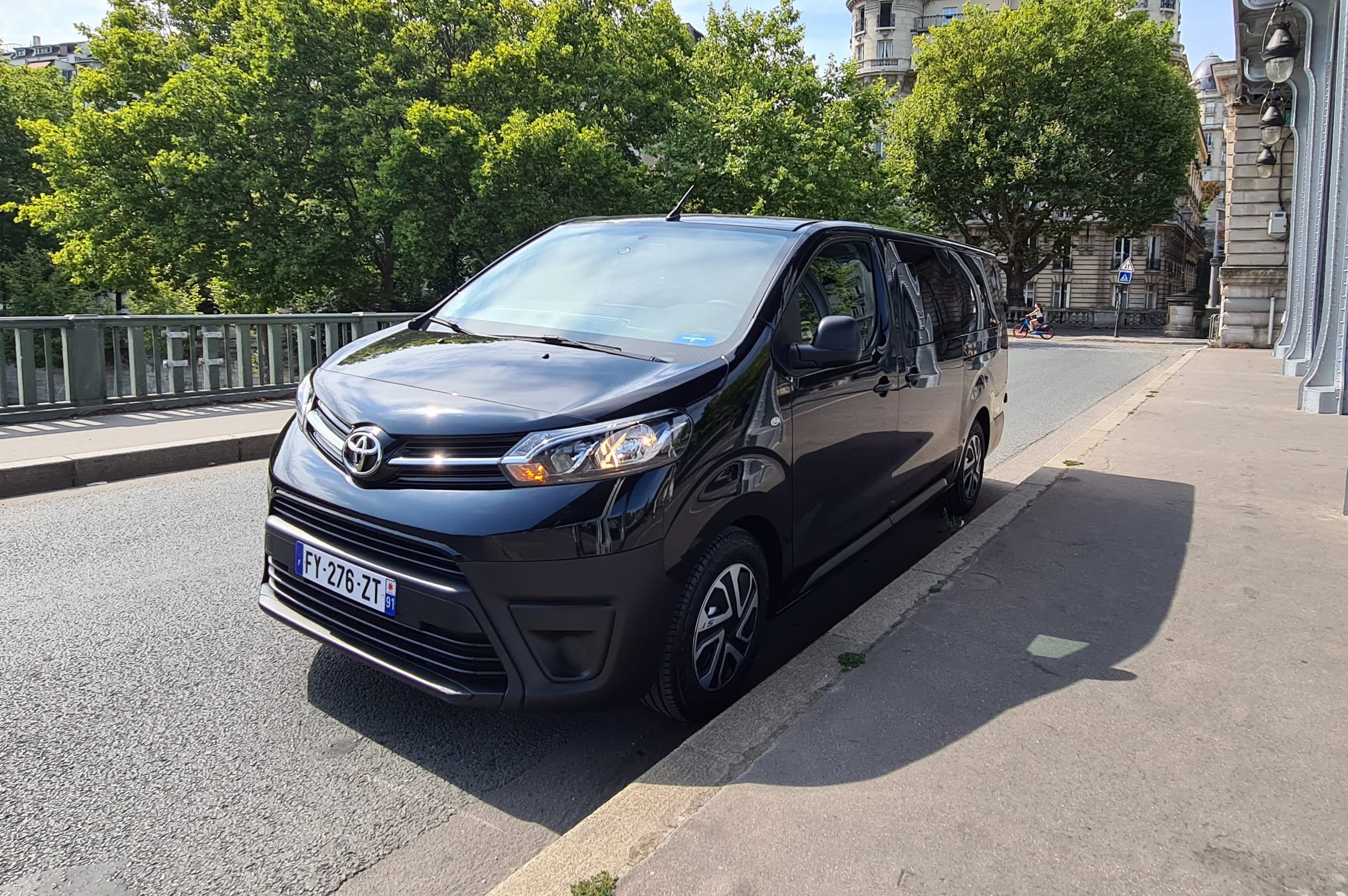 Toyota Proace Combi Noir - 9 places Climatisation GPS Android Auto & Apple CarPlay avec Audio Bluetooth