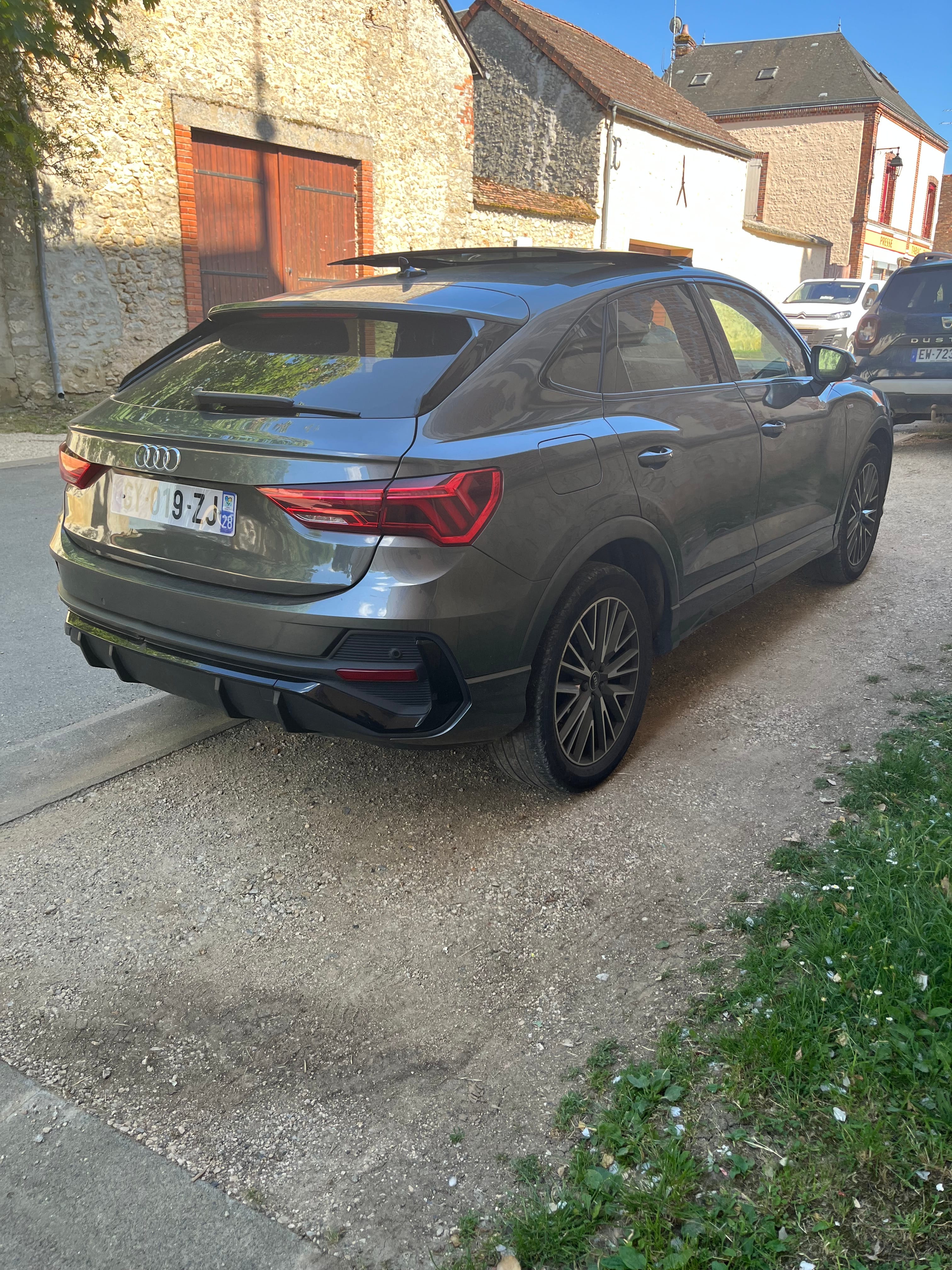Audi Q3 Sportback, 2022, Essence 95 / Électrique (hybride), automatique