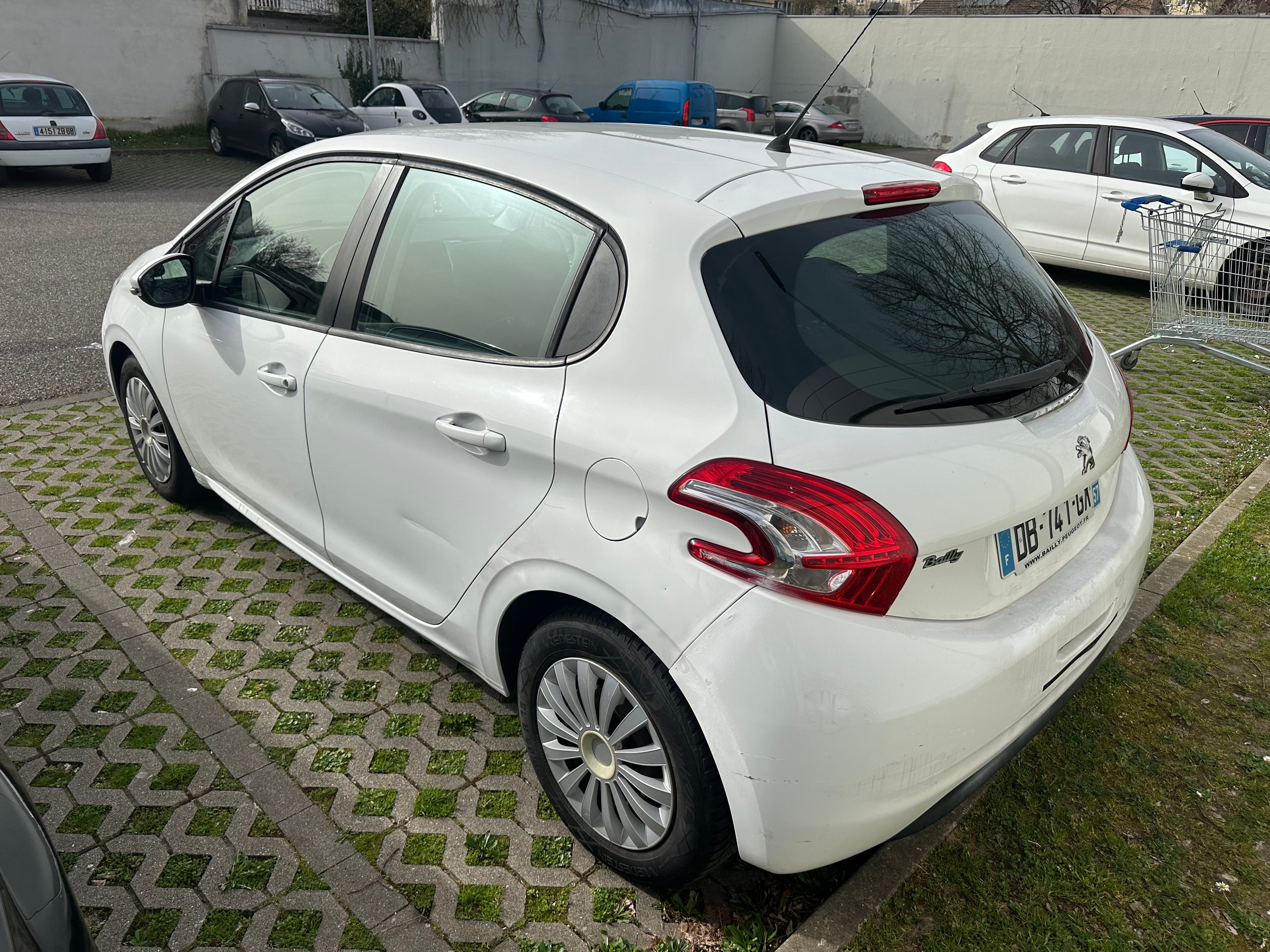 Peugeot 208 1.6 HDi diesel 5 portes avec Régulateur de vitesse