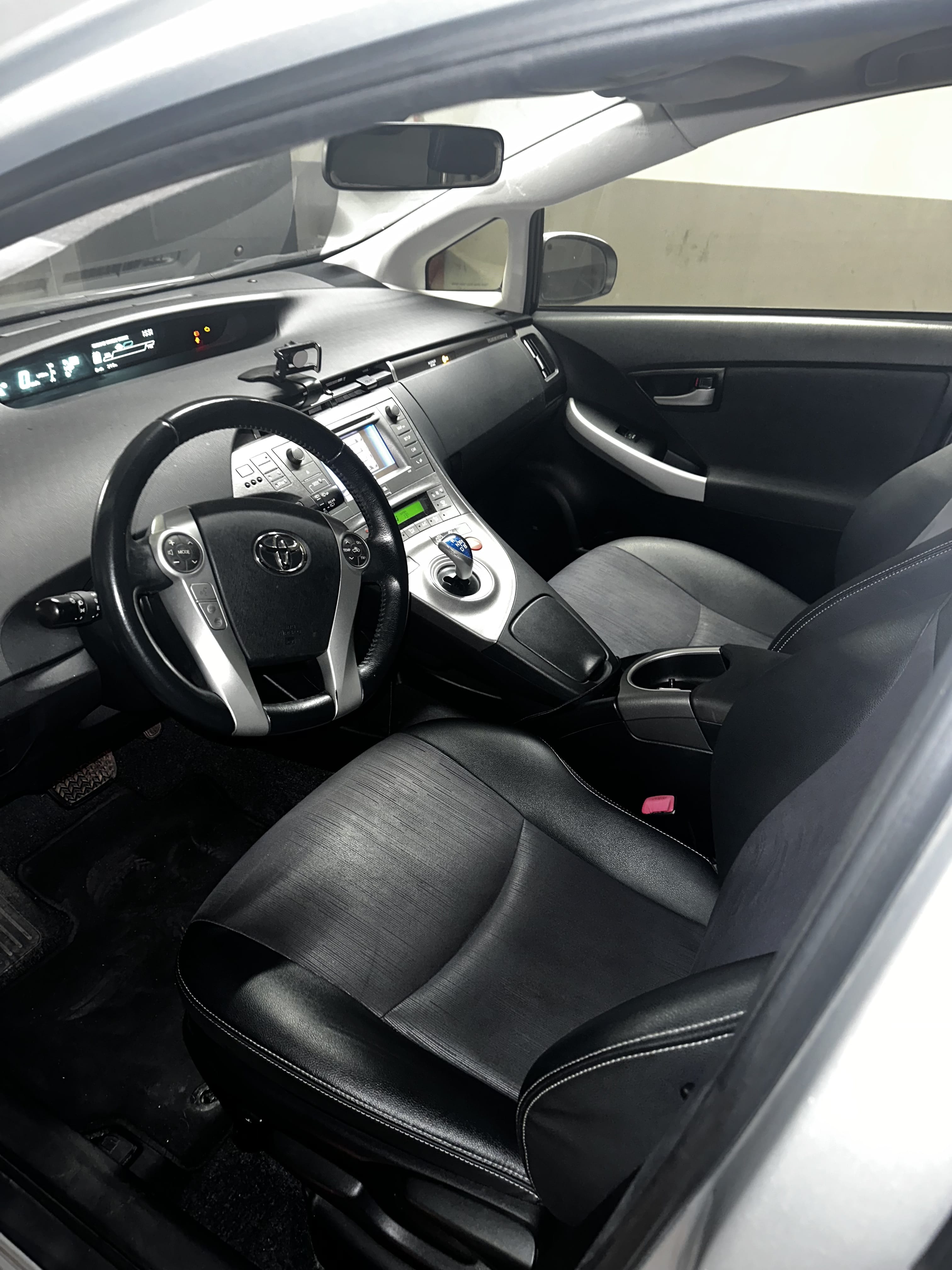 Toyota Prius Plug-in Hybride Advanced avec Entrée audio / iPod