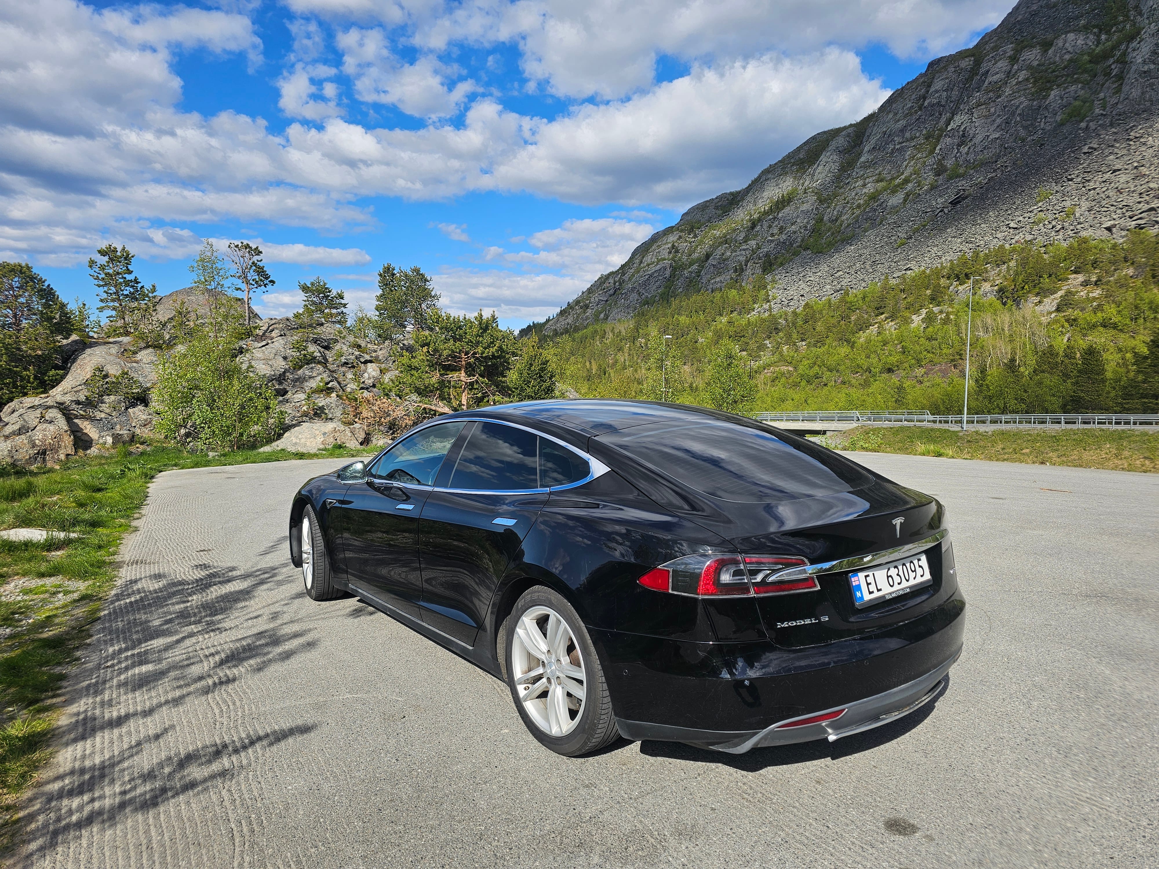 Tesla Model S med Ryggekamera