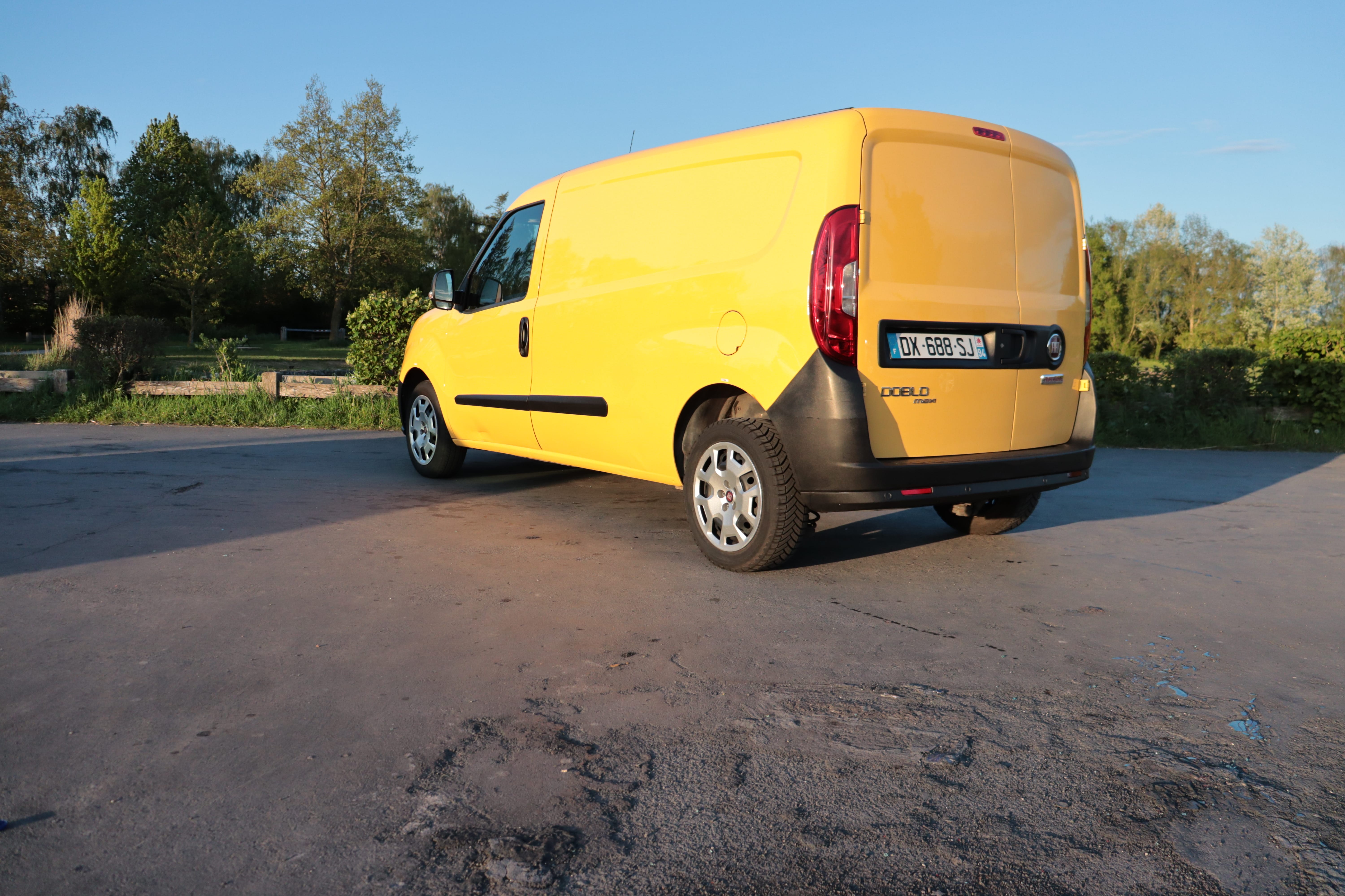 Fiat Doblo Cargo avec Siège bébé