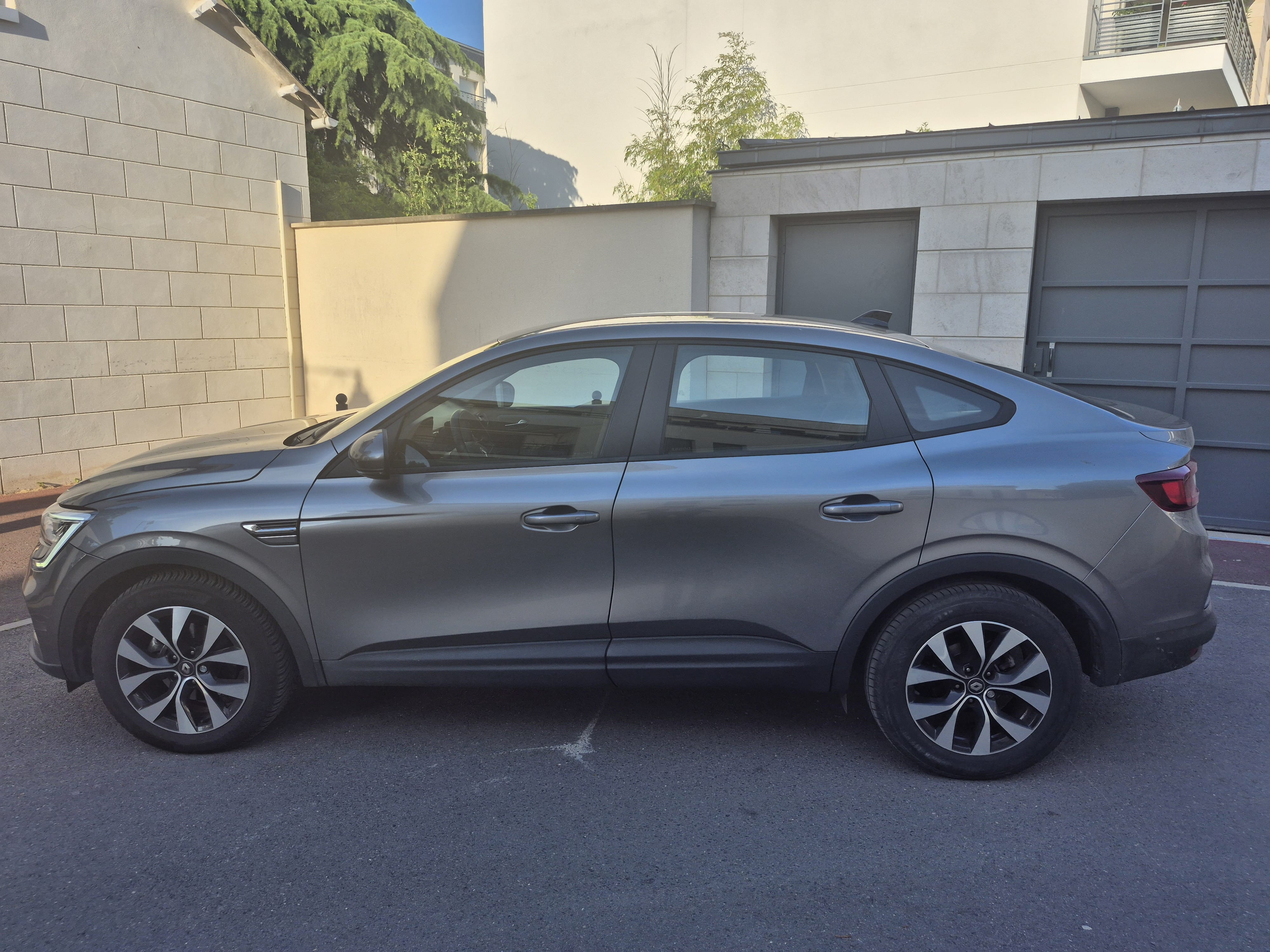 Renault Arkana E-Tech, 2021, Essence 95 / Électrique (hybride), automatique