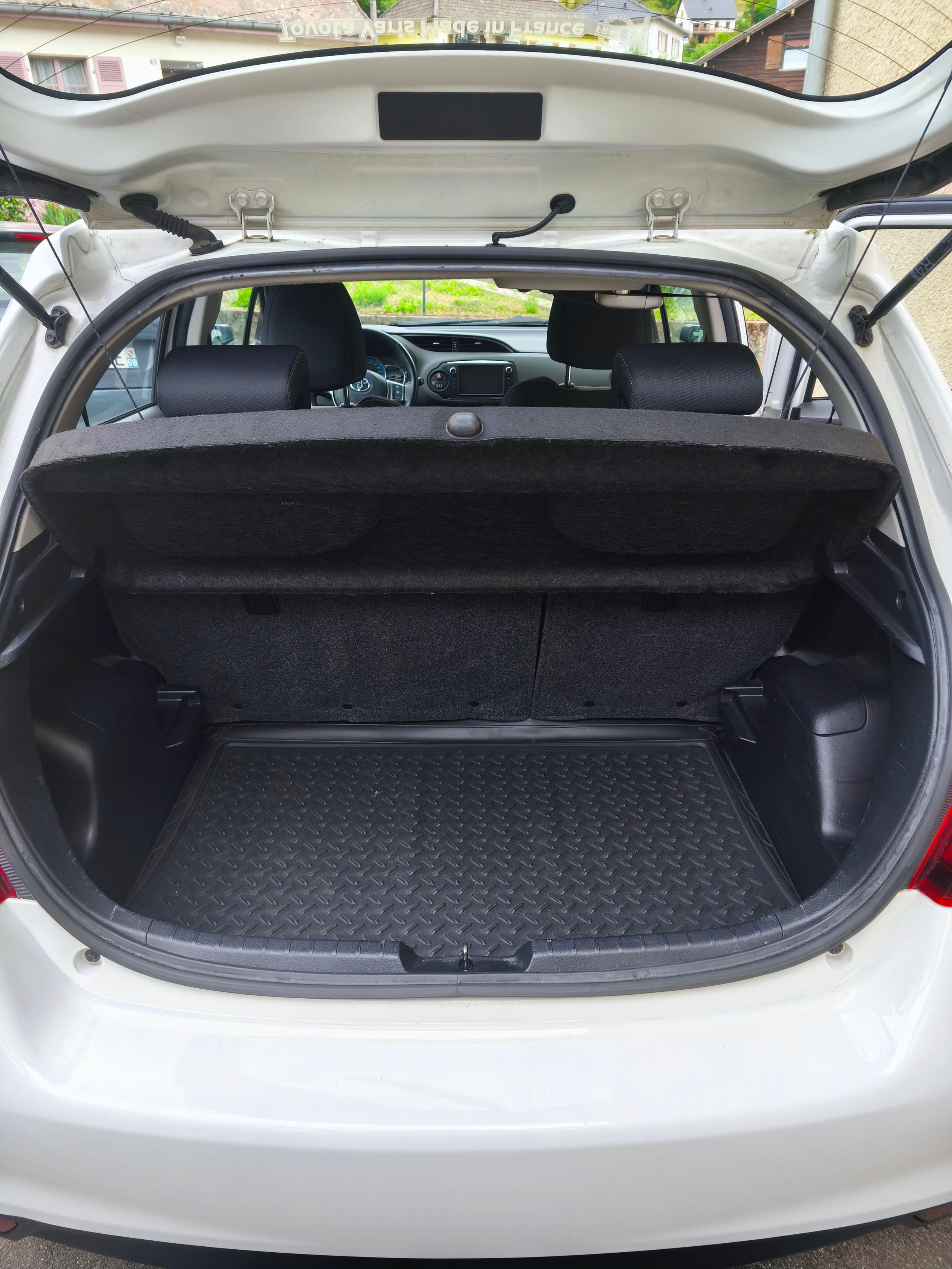 Toyota Yaris Hybrid HEV avec Autoradio