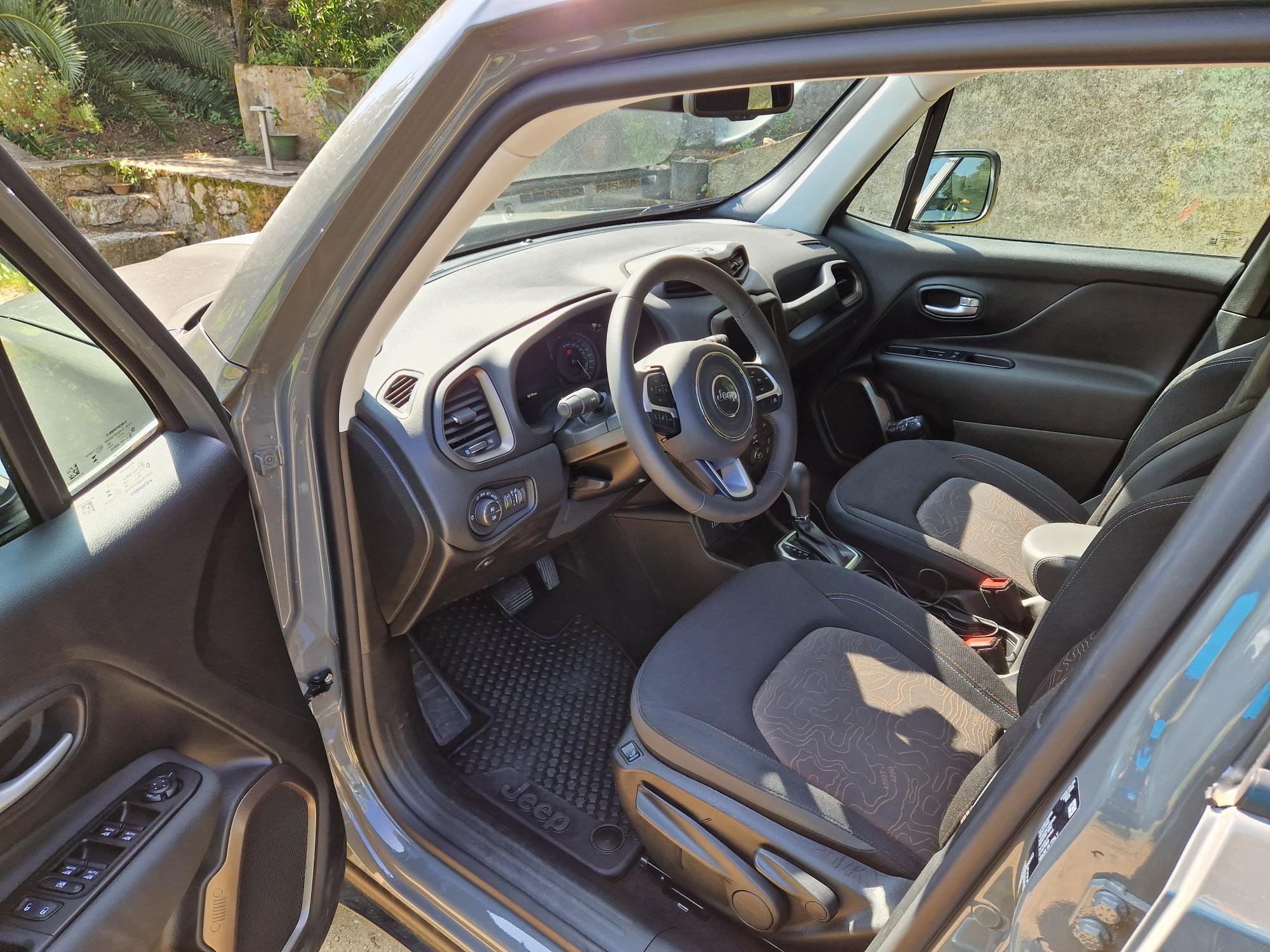 Jeep Renegade Upland avec GPS