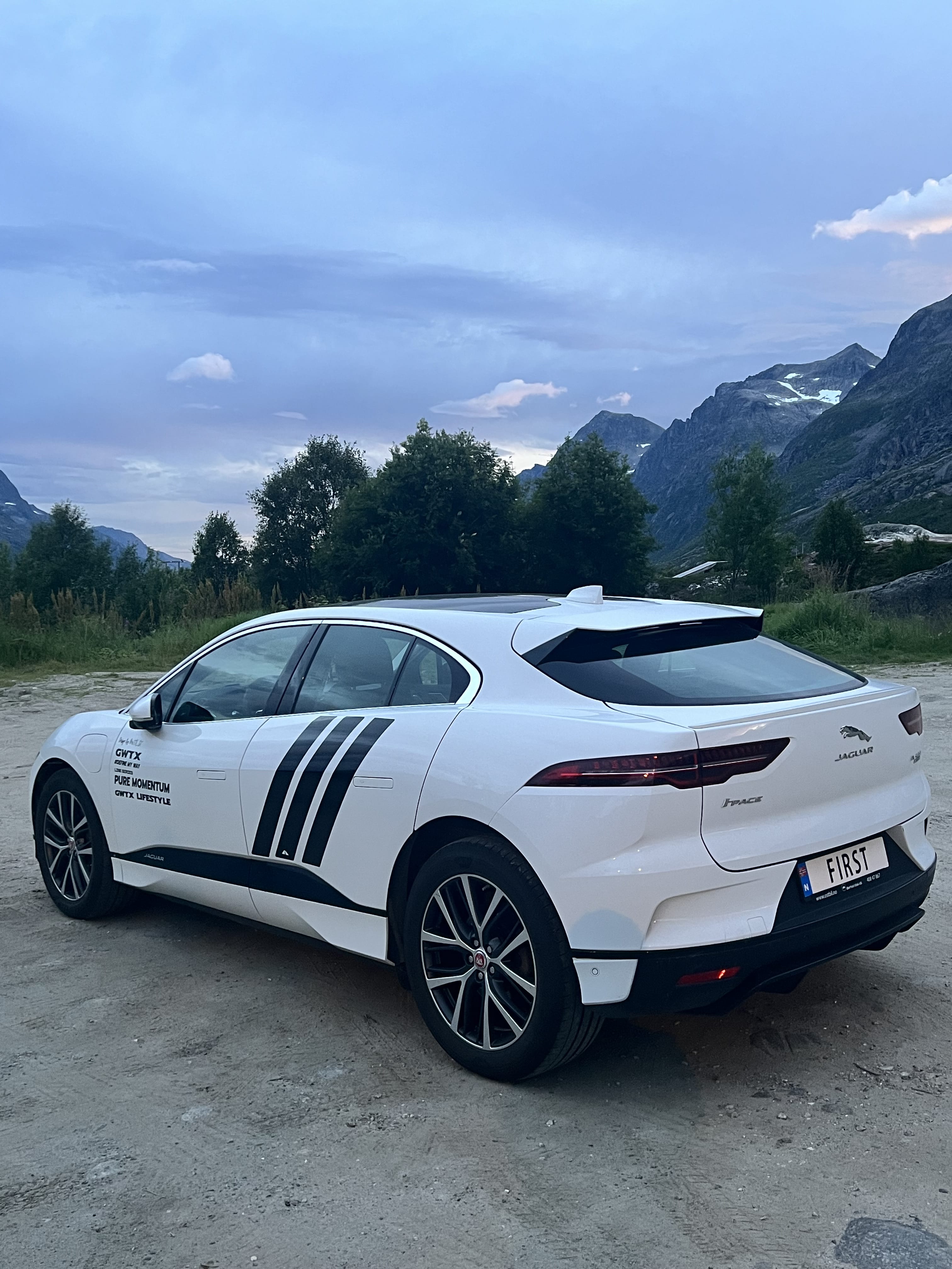 Jaguar I-Pace EV400 HSE 400hk with Backup camera