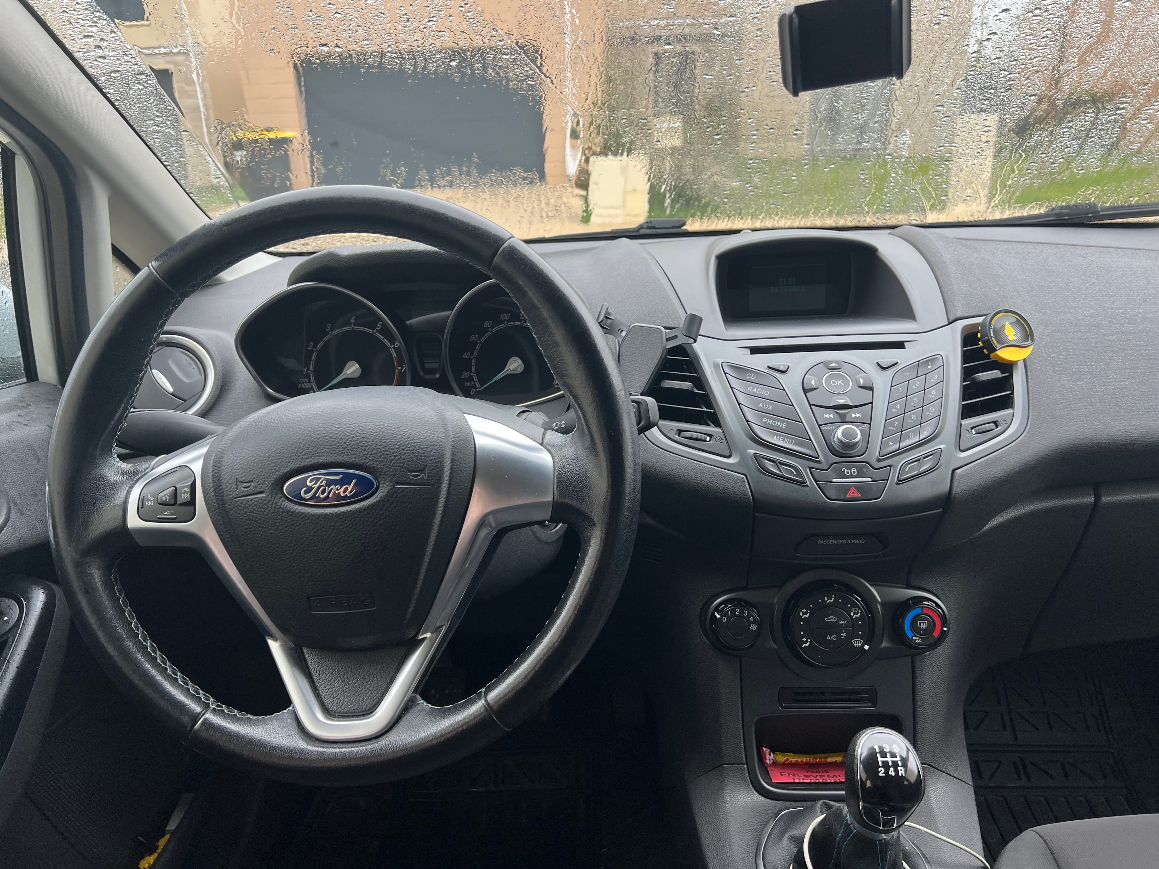 Ford Fiesta avec Pneus neige