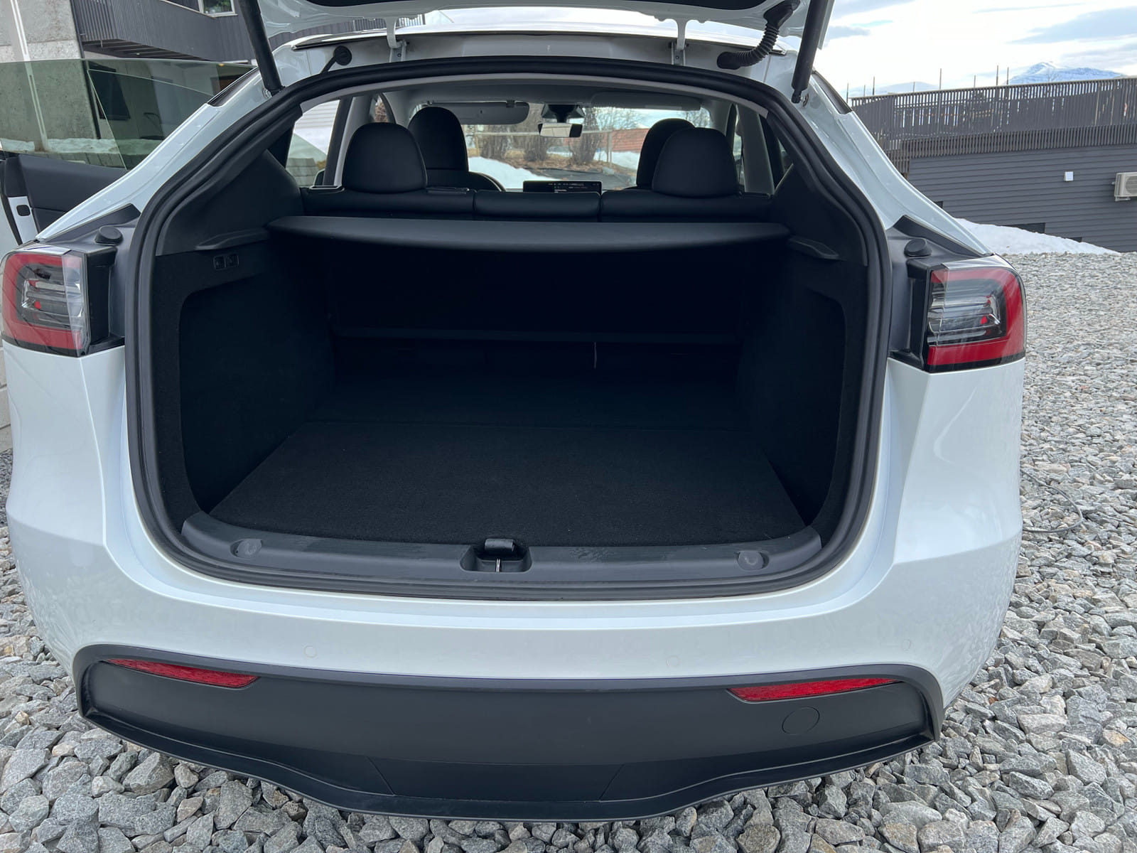 Tesla Model Y Performance med Dashcam