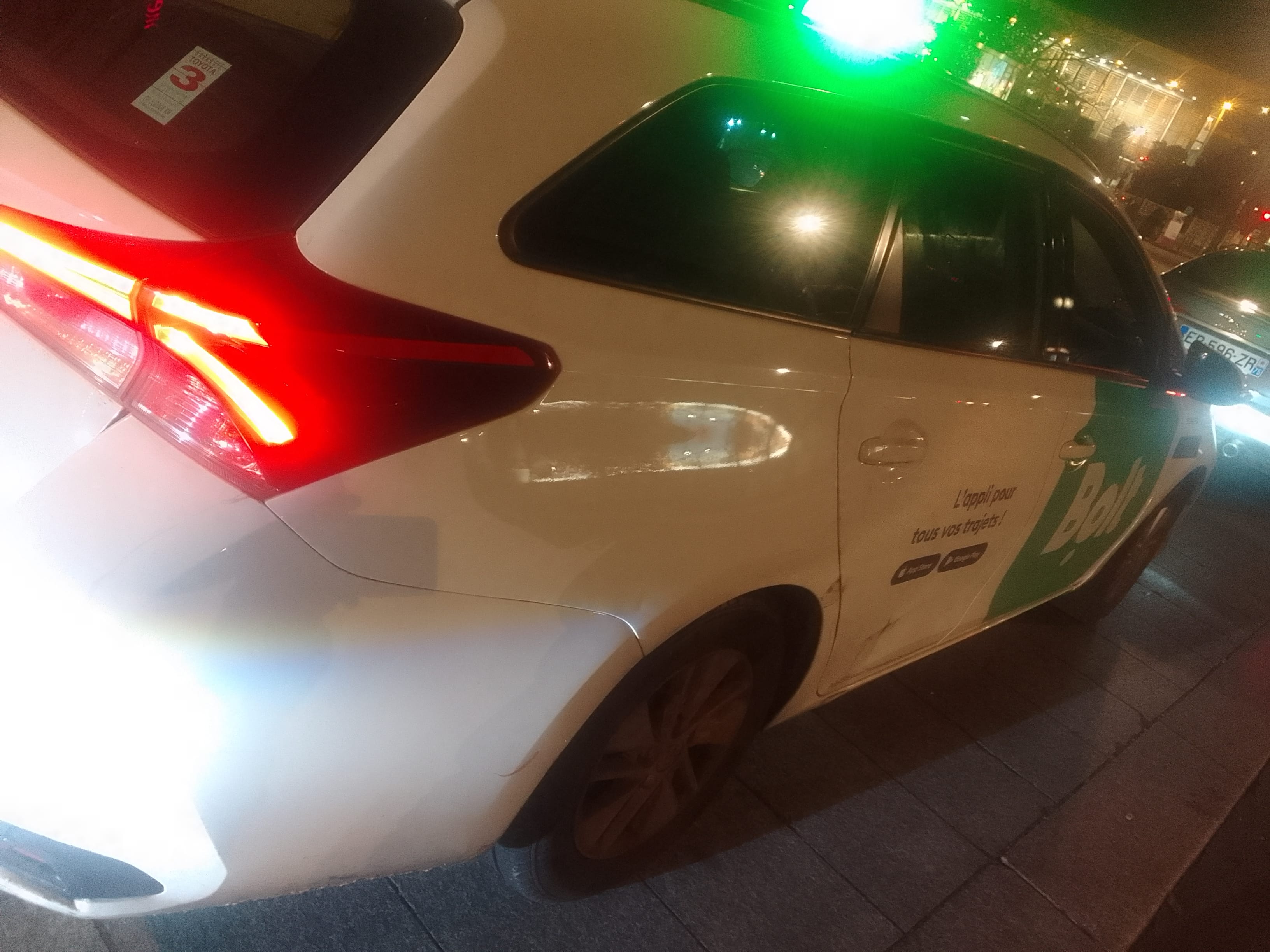 Toyota Auris, 2019, Essence 95 / Électrique (hybride), automatique