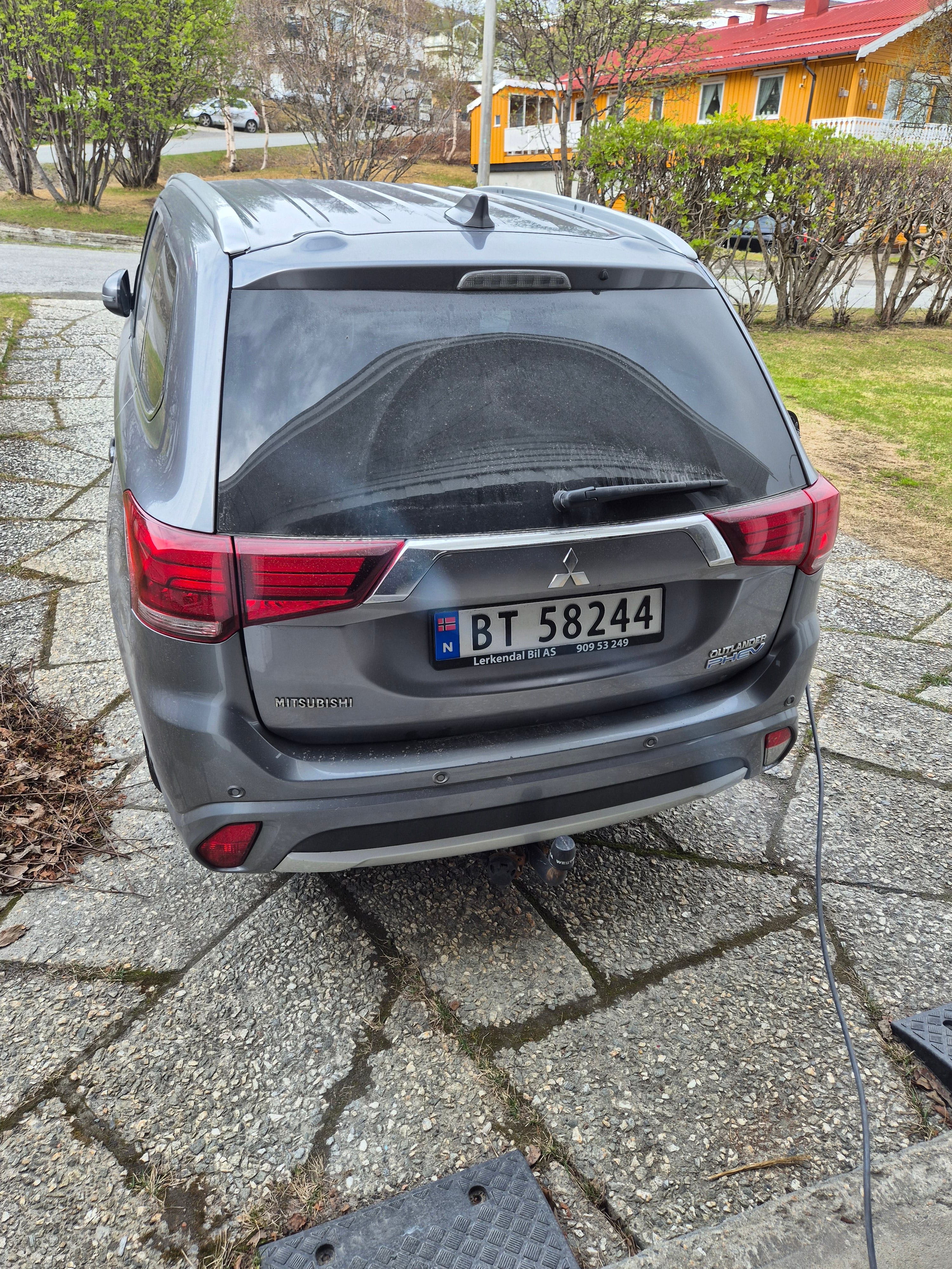 Mitsubishi Outlander Hybrid med Aircondition