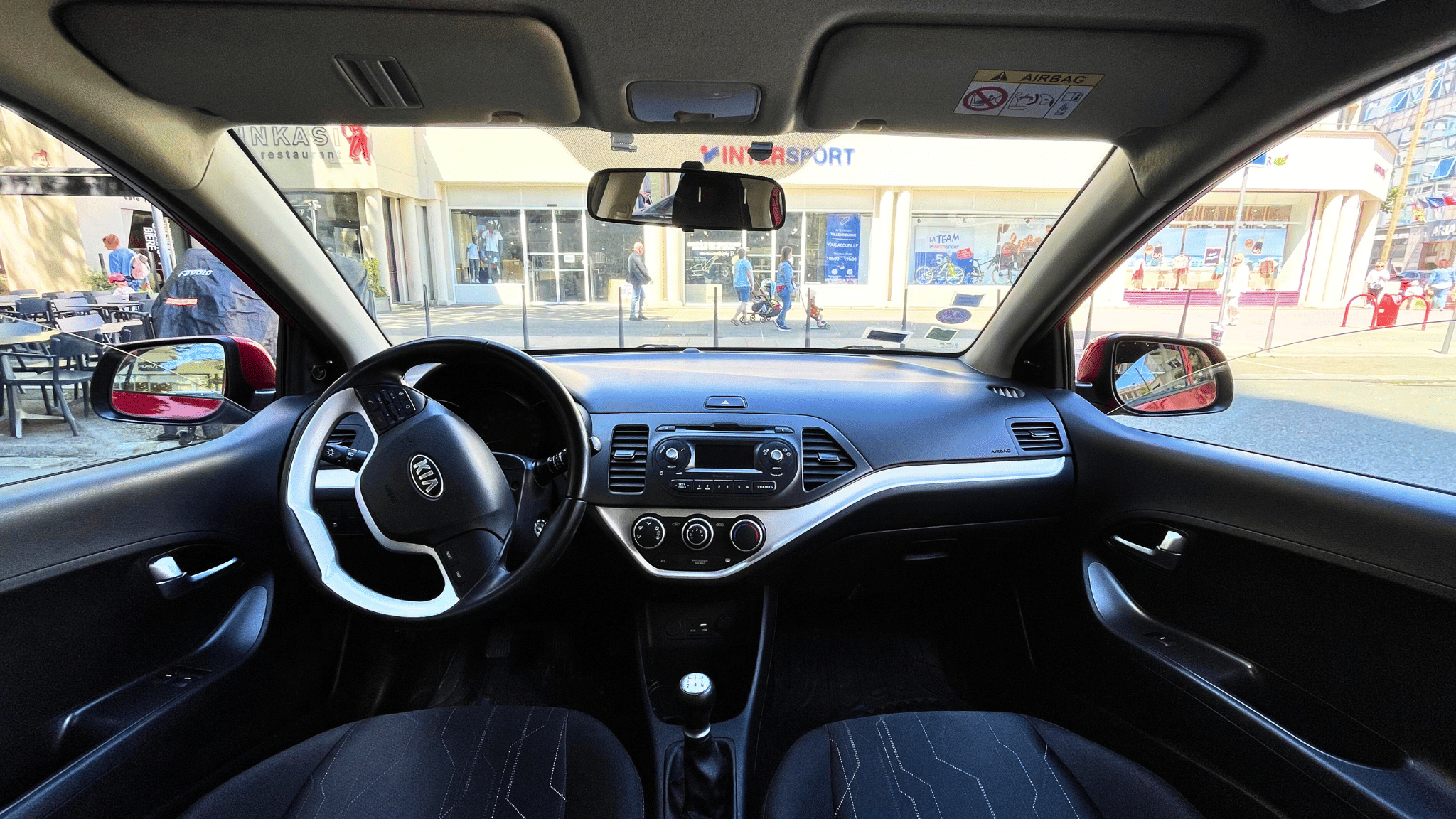 Kia Picanto Petite, maniable et climatisée avec Audio Bluetooth