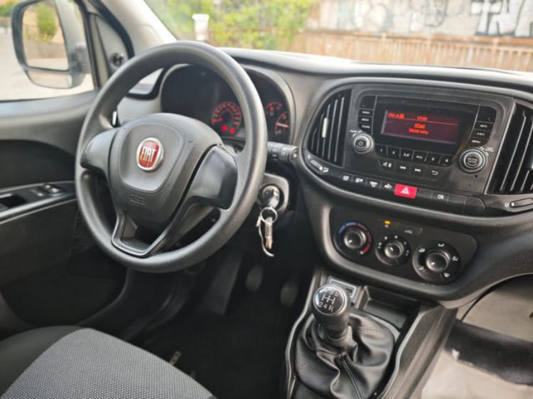 Fiat Doblo Cargo con Entrada de Audio/iPod