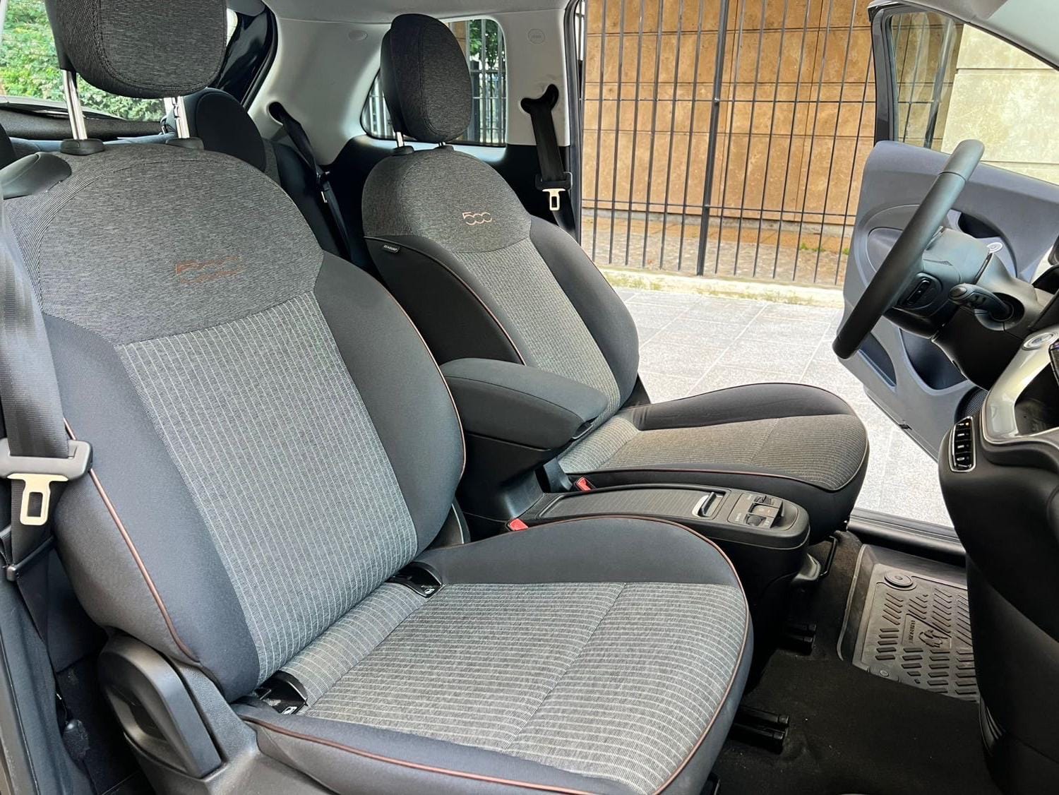 Fiat 500e  Icône 42 kWh 118ch – élégante, automatique, parfaite en milieu urbain avec Audio Bluetooth
