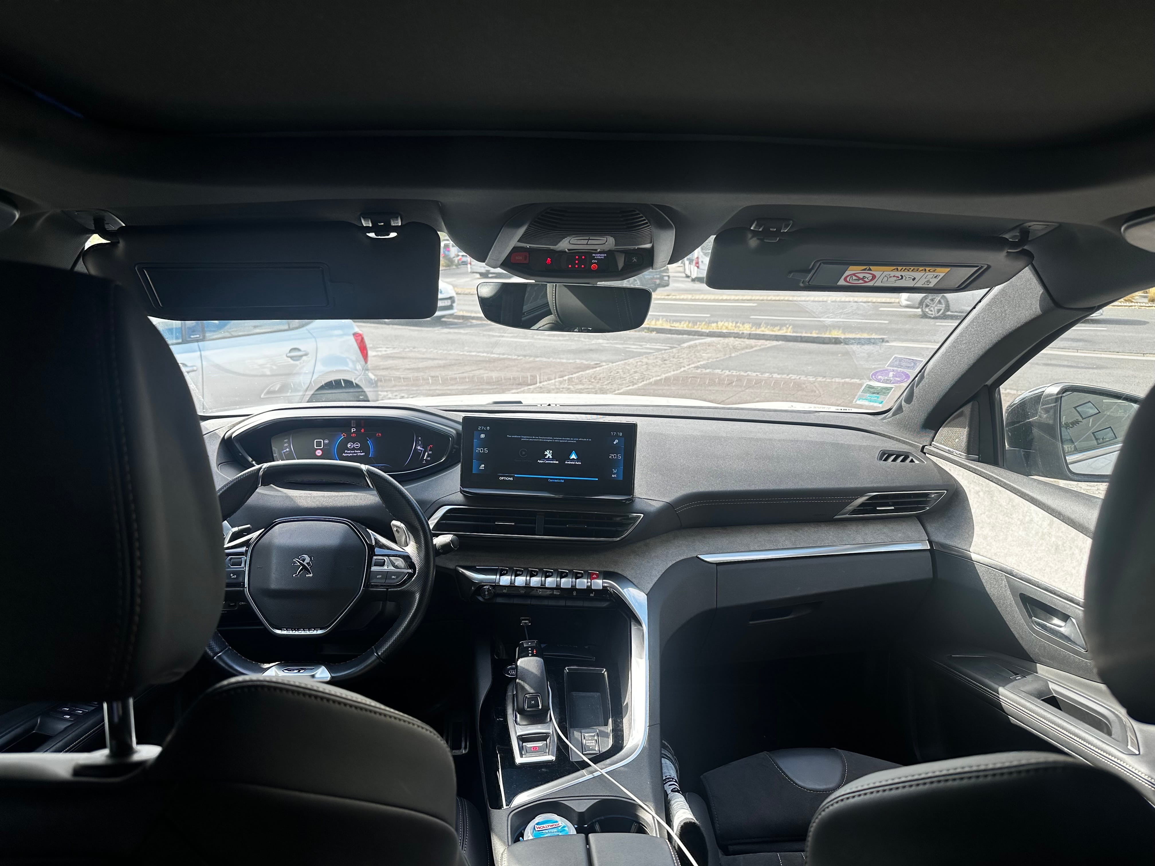 Peugeot 5008 1,2 130cv essence avec GPS
