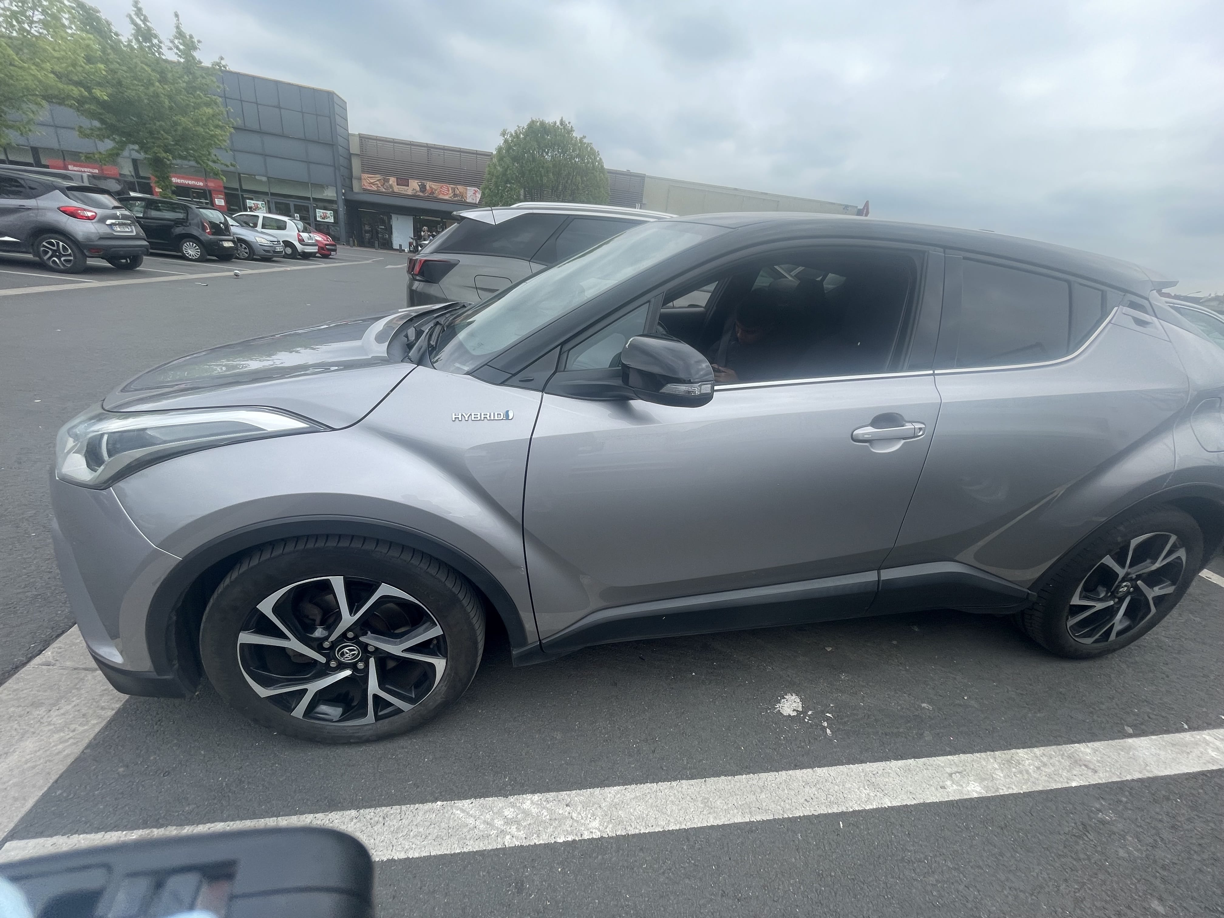 Toyota C-HR Hybrid avec GPS