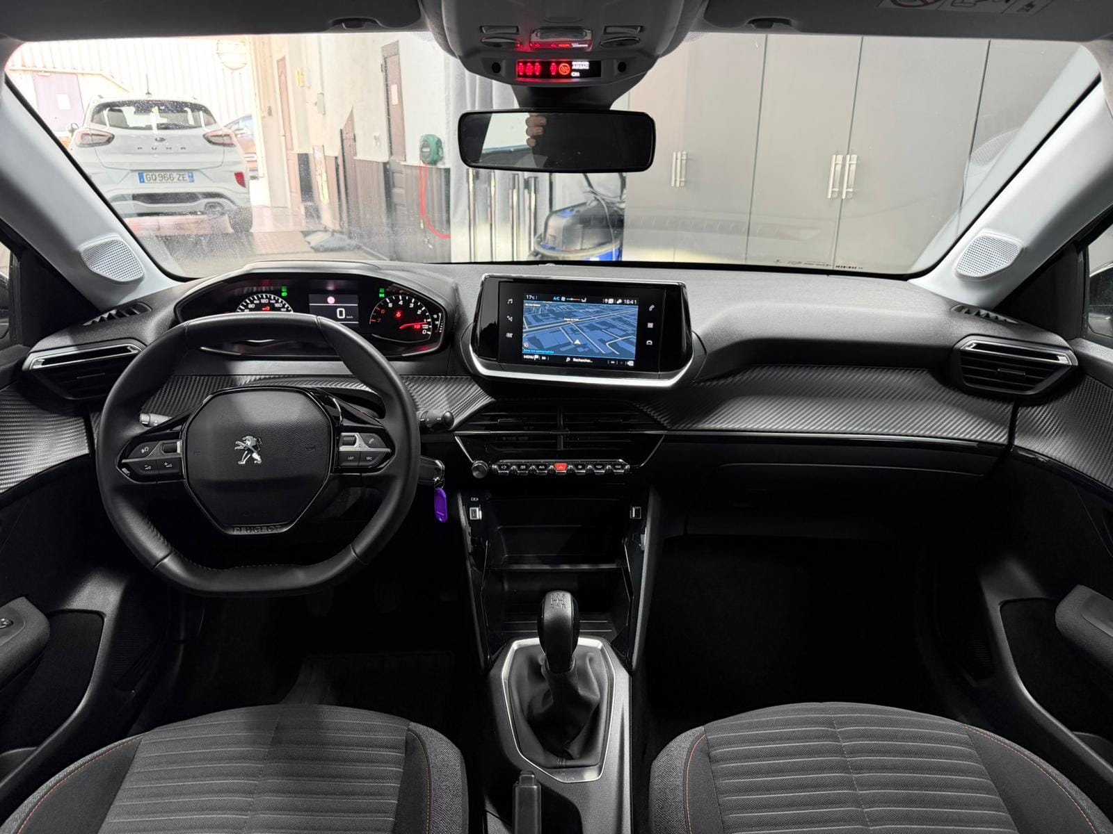 Peugeot 208 with Cruise control