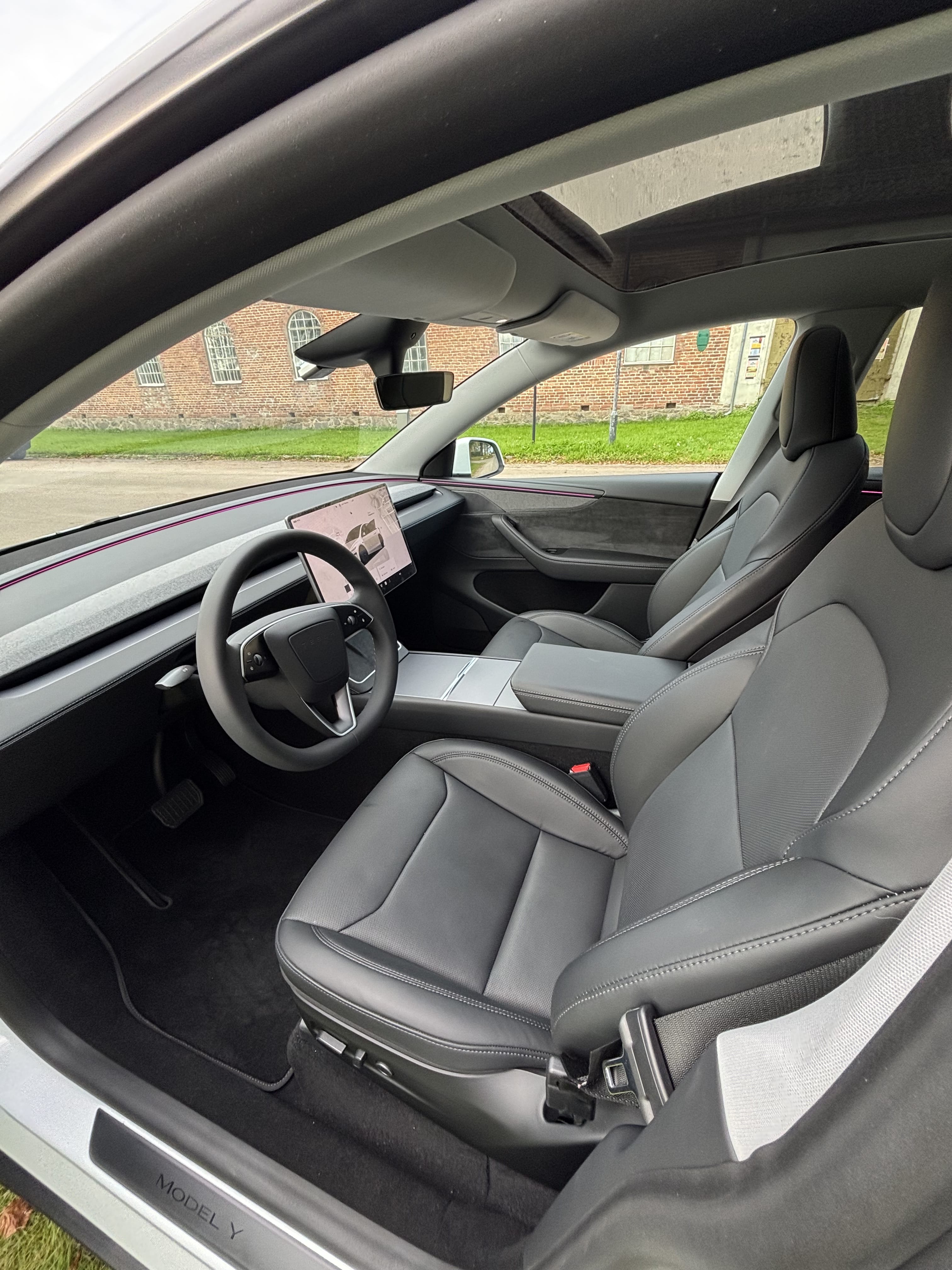 Tesla Model Y Long Range med Cruisekontroll