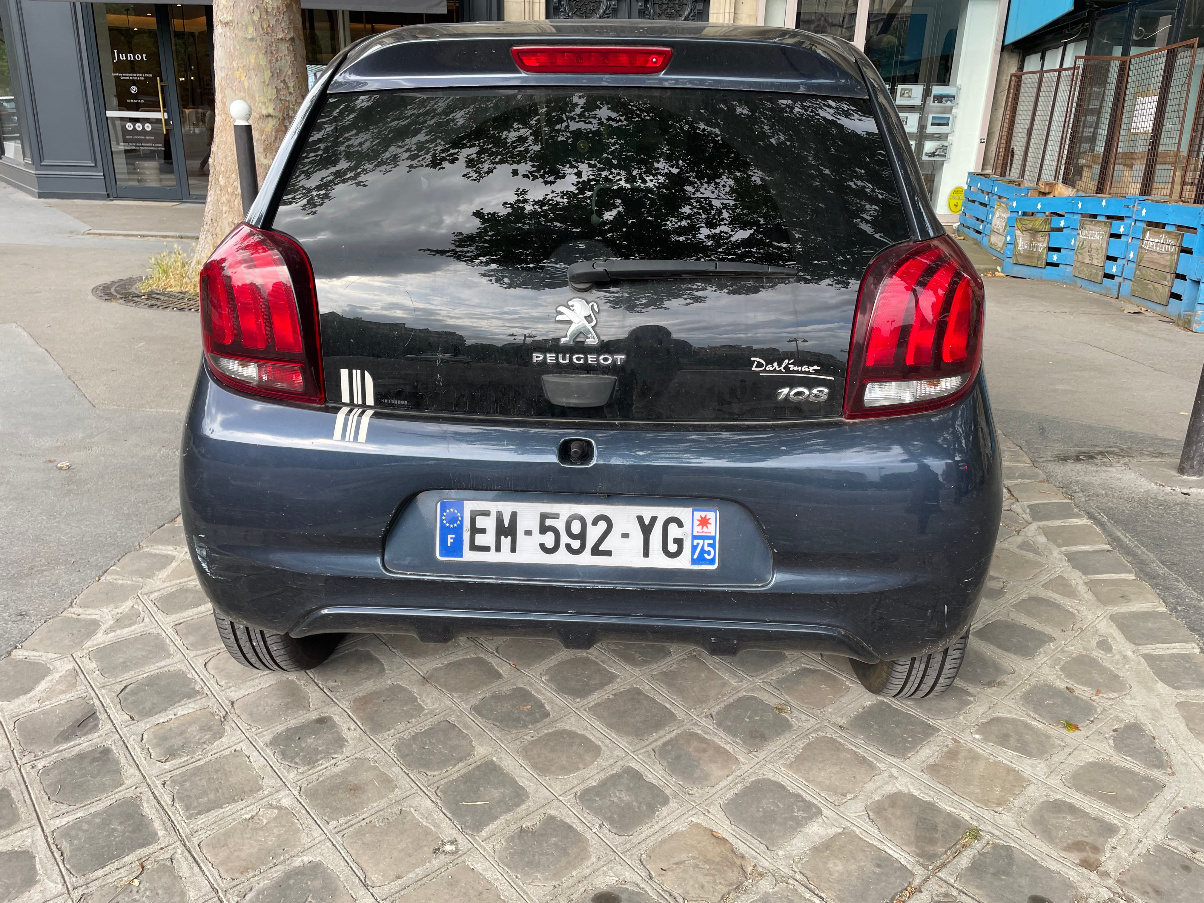 Peugeot 108 avec Entrée audio / iPod