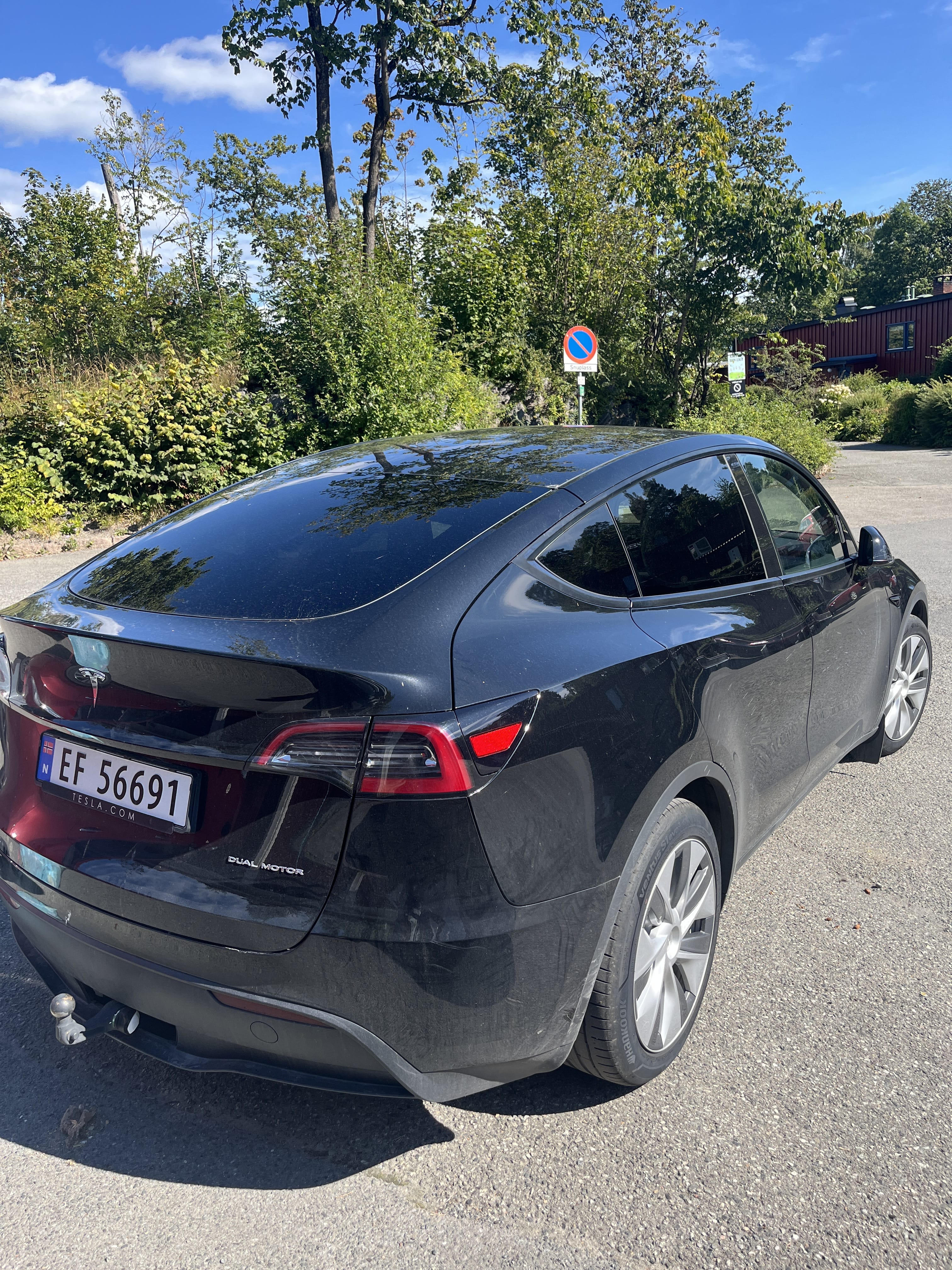 Tesla Model Y Long Range med GPS