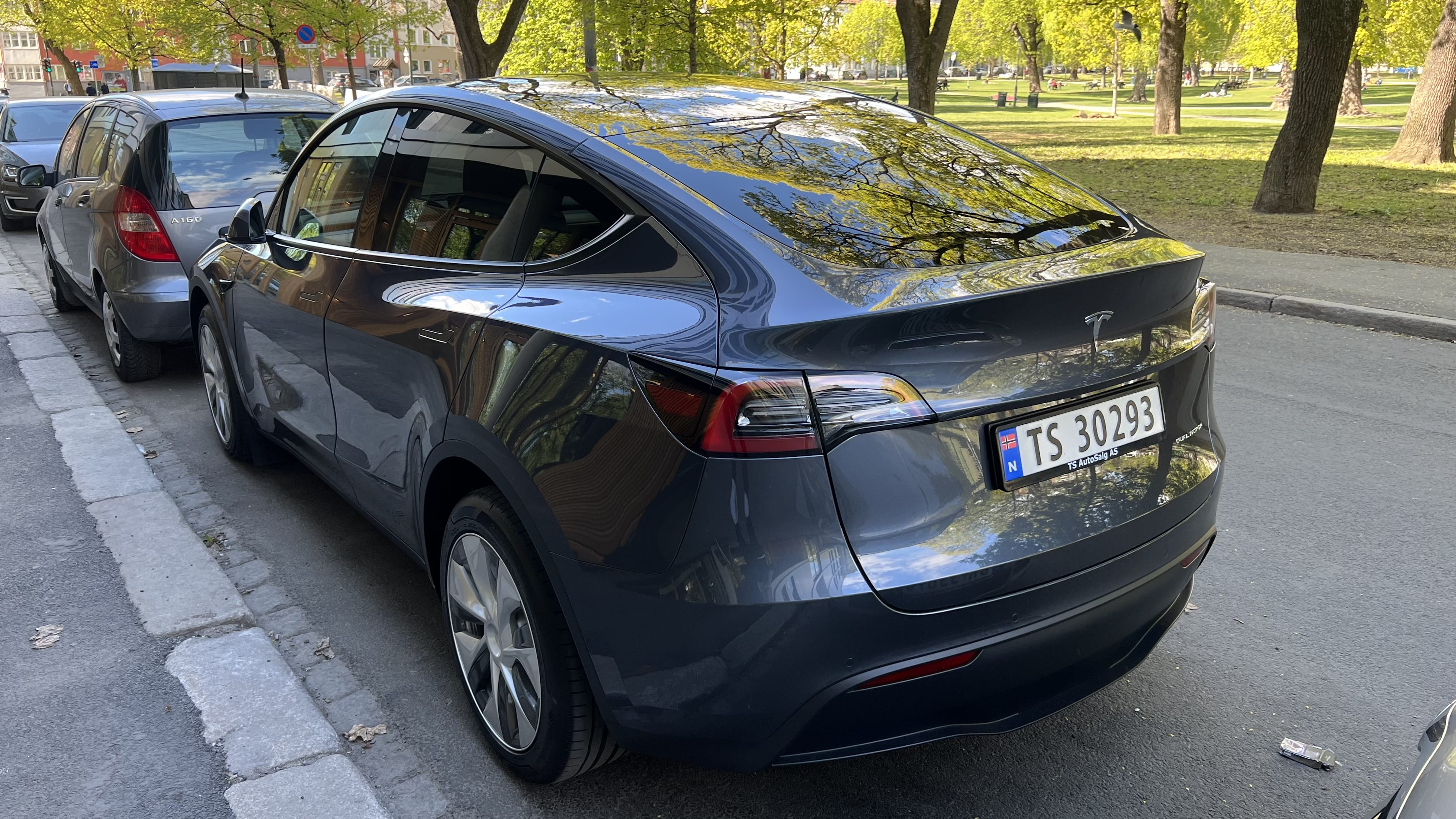 Tesla Model Y med Aircondition