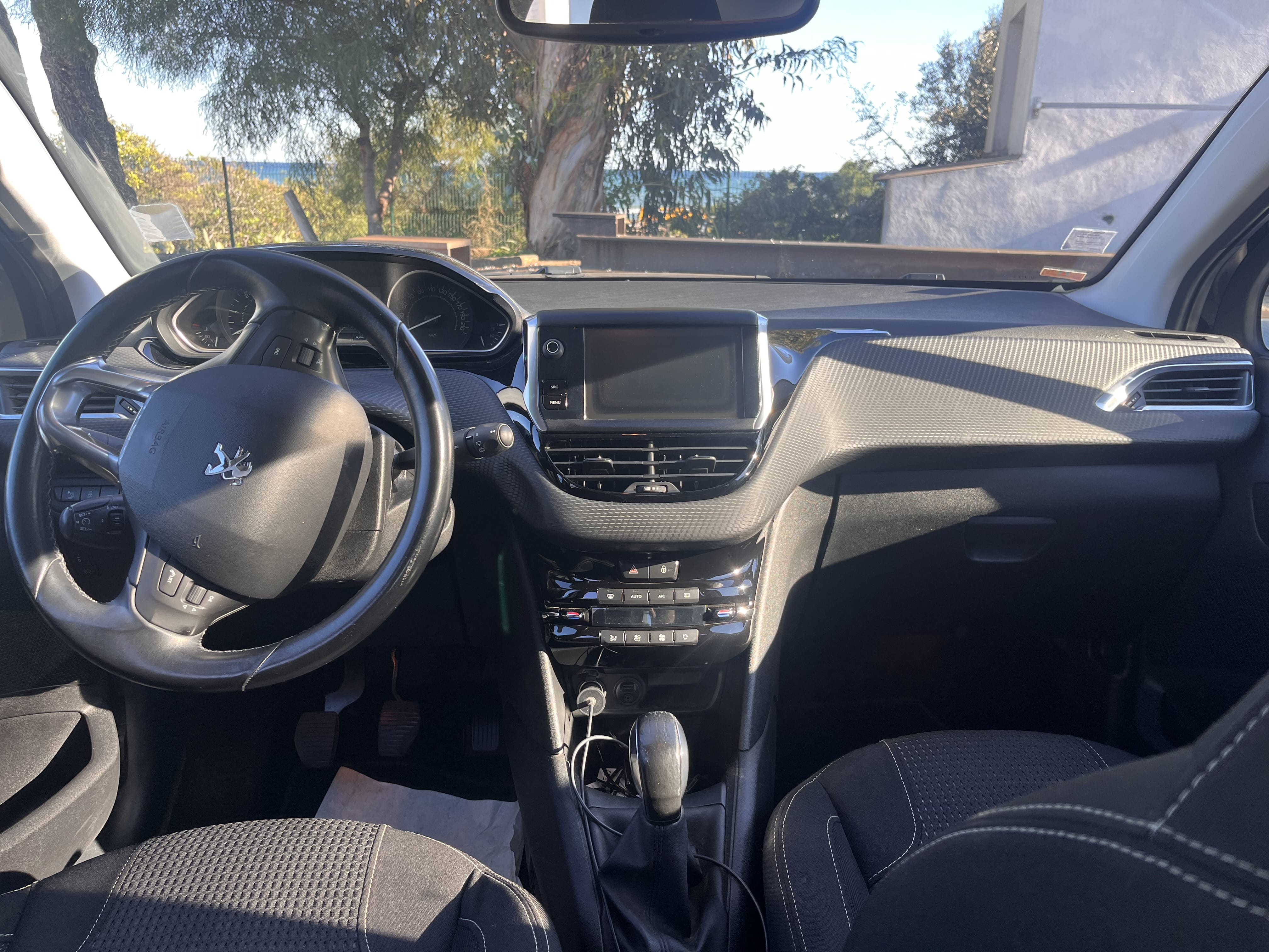 Peugeot 208 avec GPS