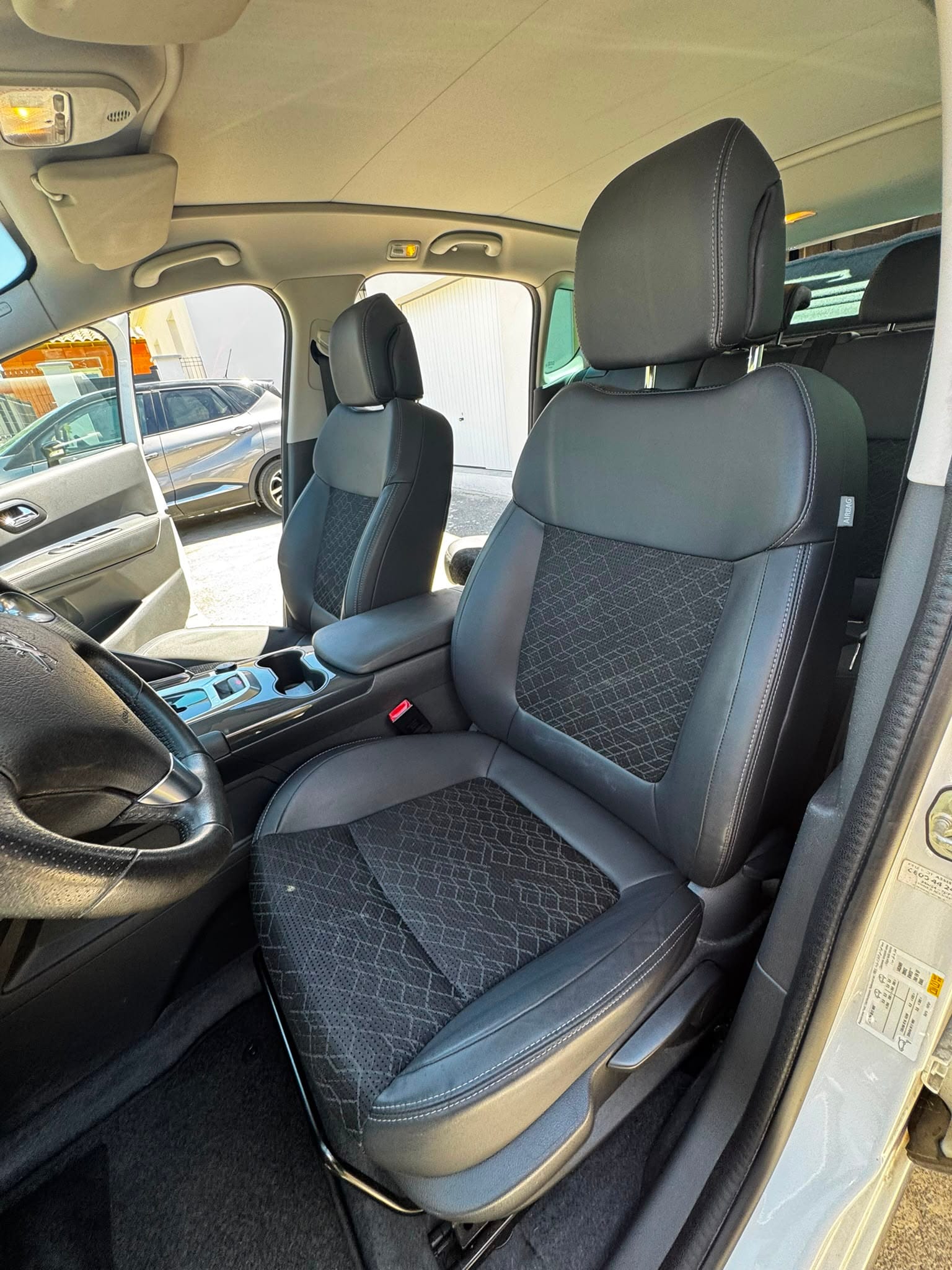 Peugeot 3008 with USB charging ports