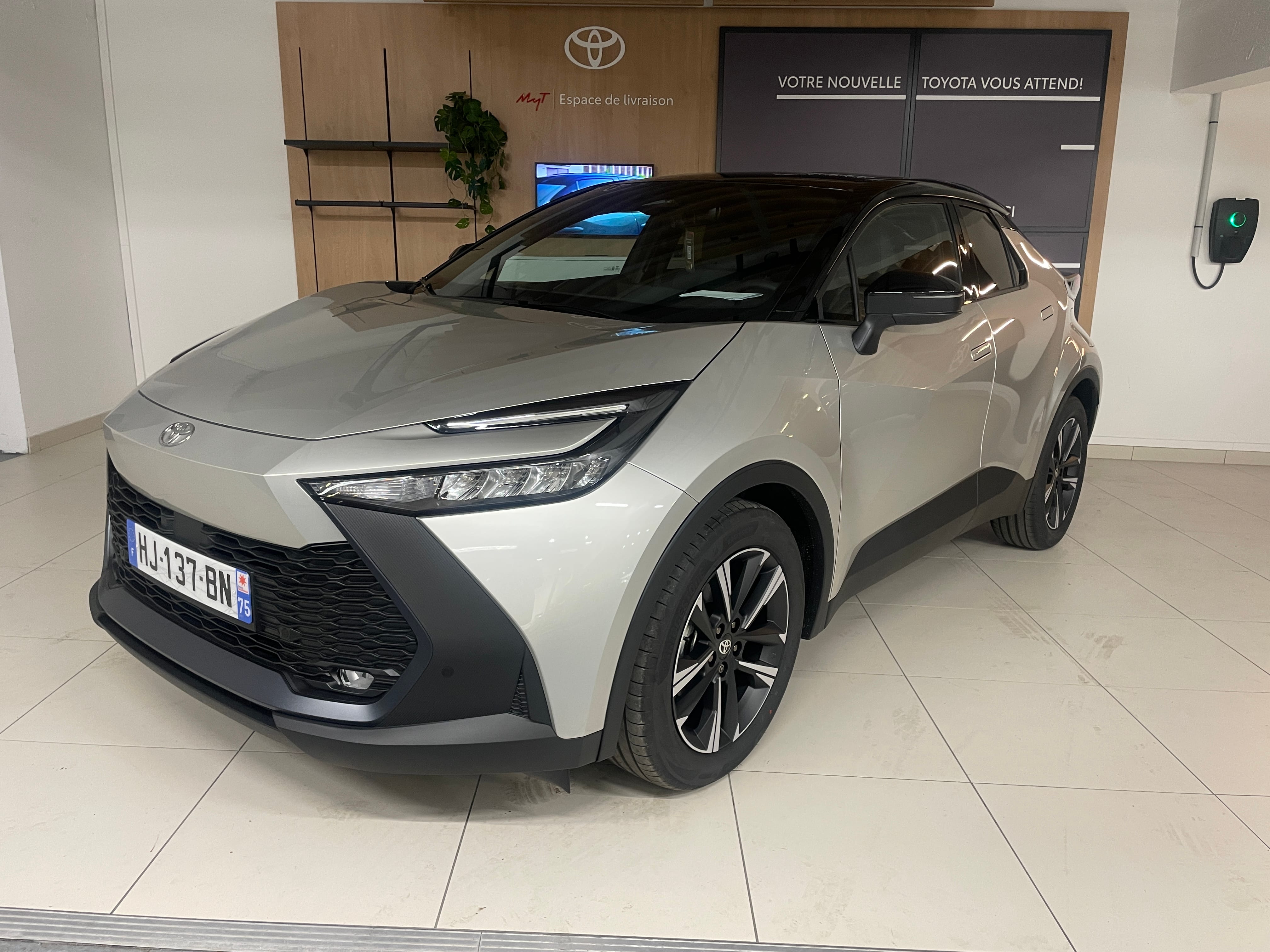 Toyota C-HR Hybrid, 2026, Essence 98 / Électrique (hybride), automatique