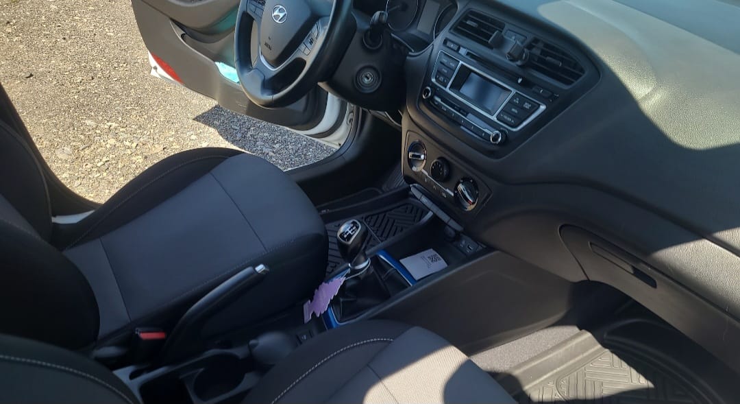 Hyundai i20 1.4 litre avec Entrée audio / iPod