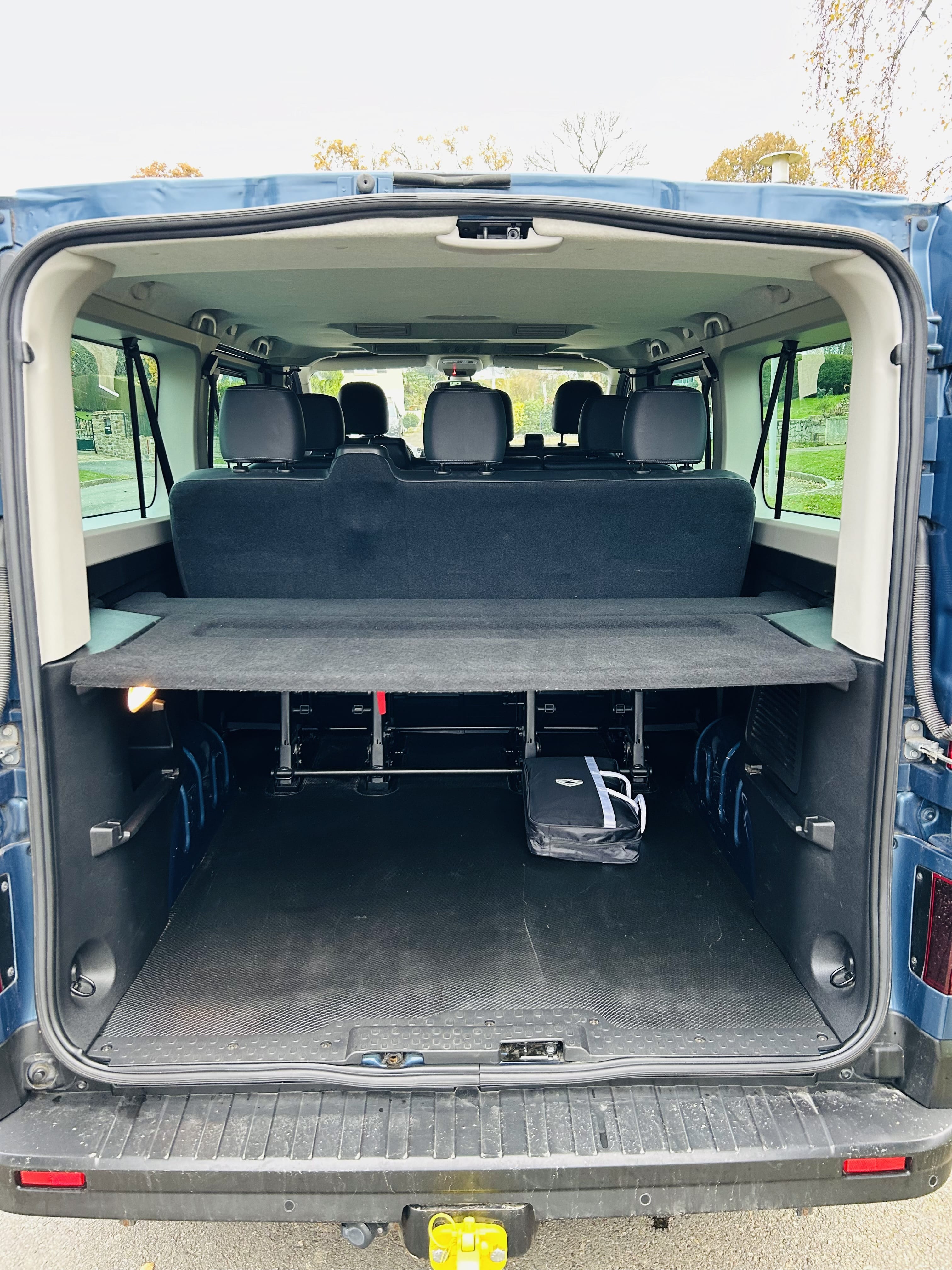 Renault Trafic Passenger 2.0 DCI 145 avec Porte-vélos