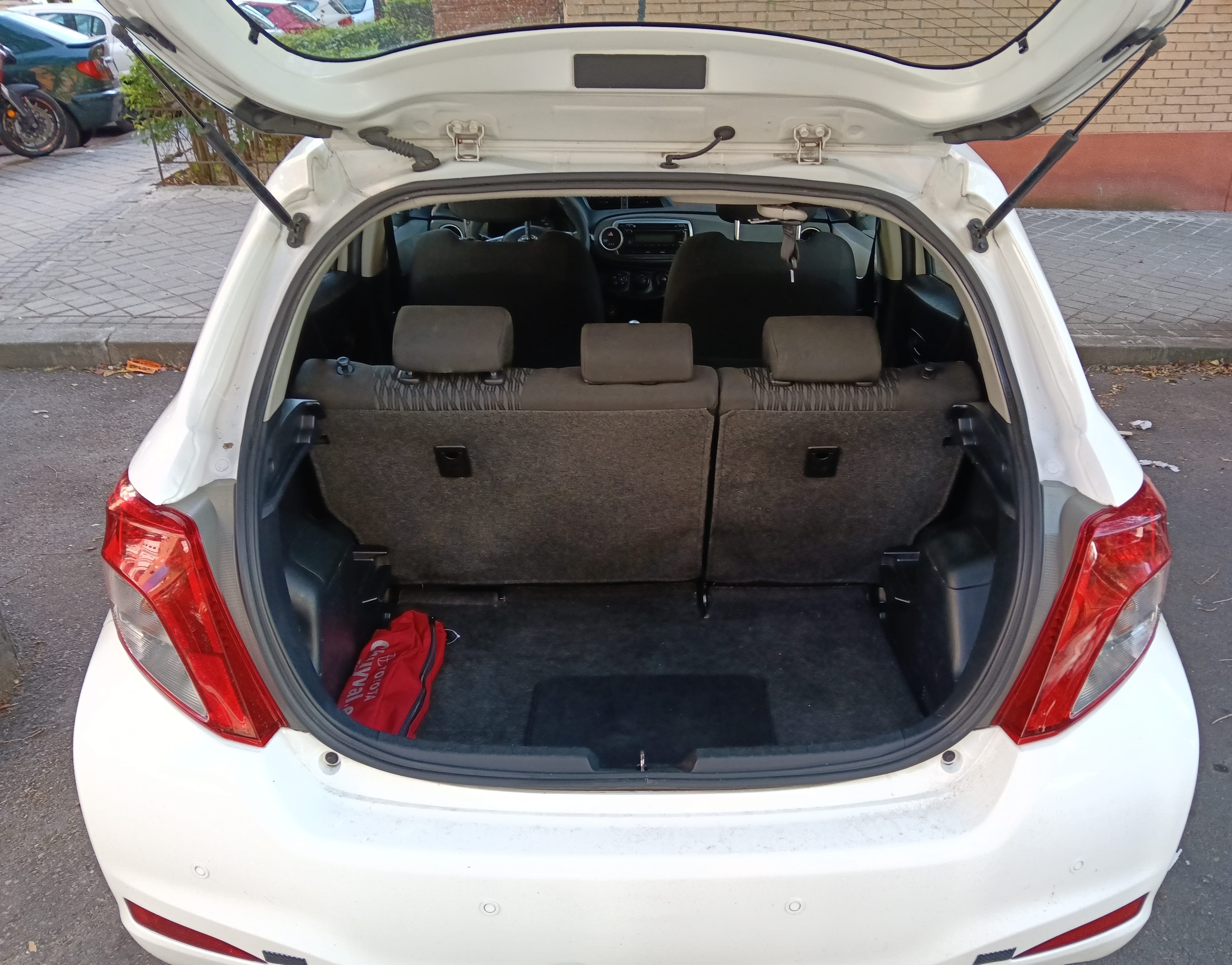 Toyota Yaris Sedan con Audio Bluetooth