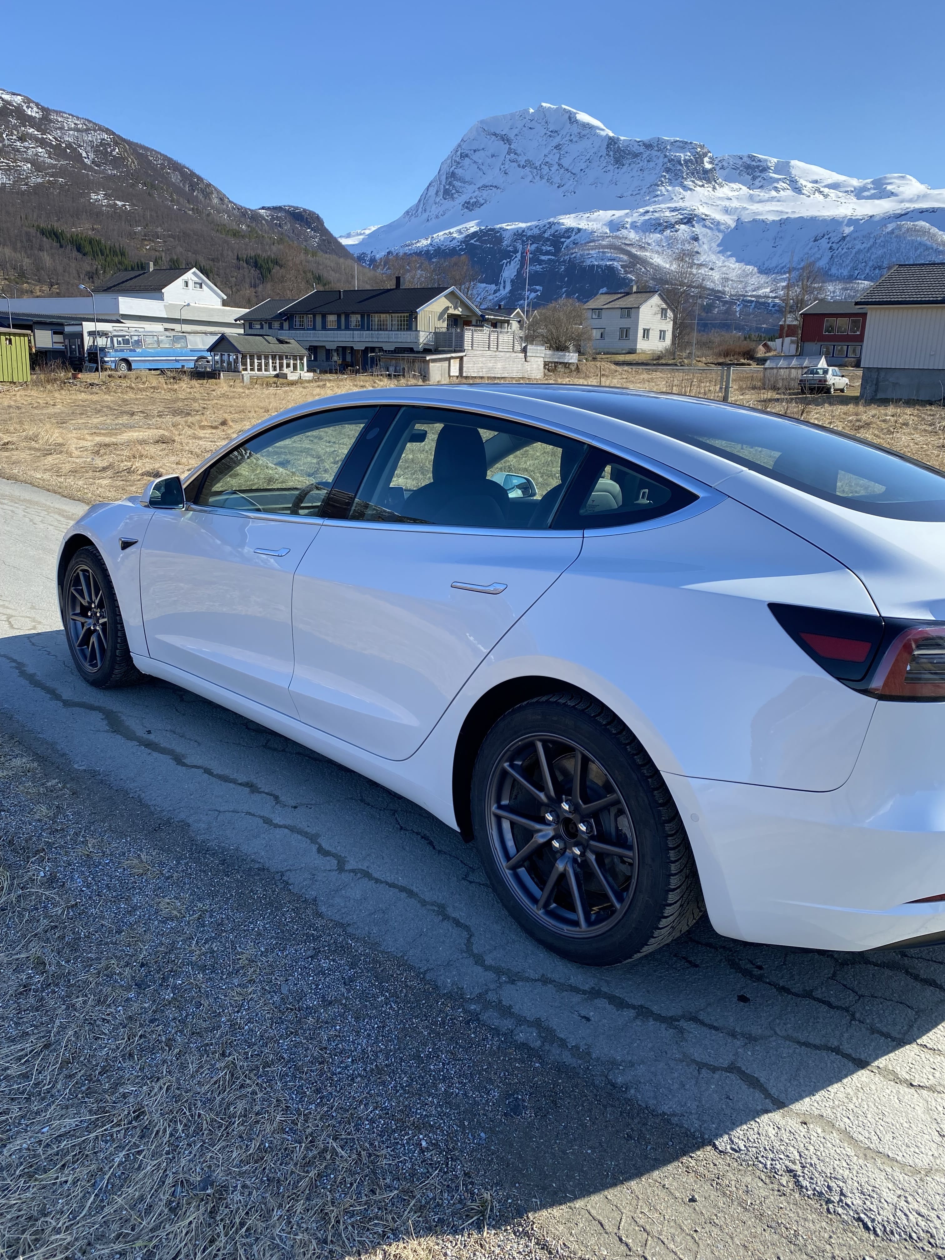 Tesla Model 3 med Lydinngang