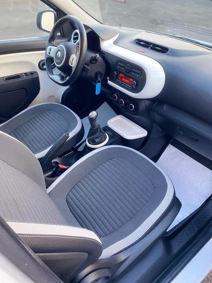 Renault Twingo III with Baby seat